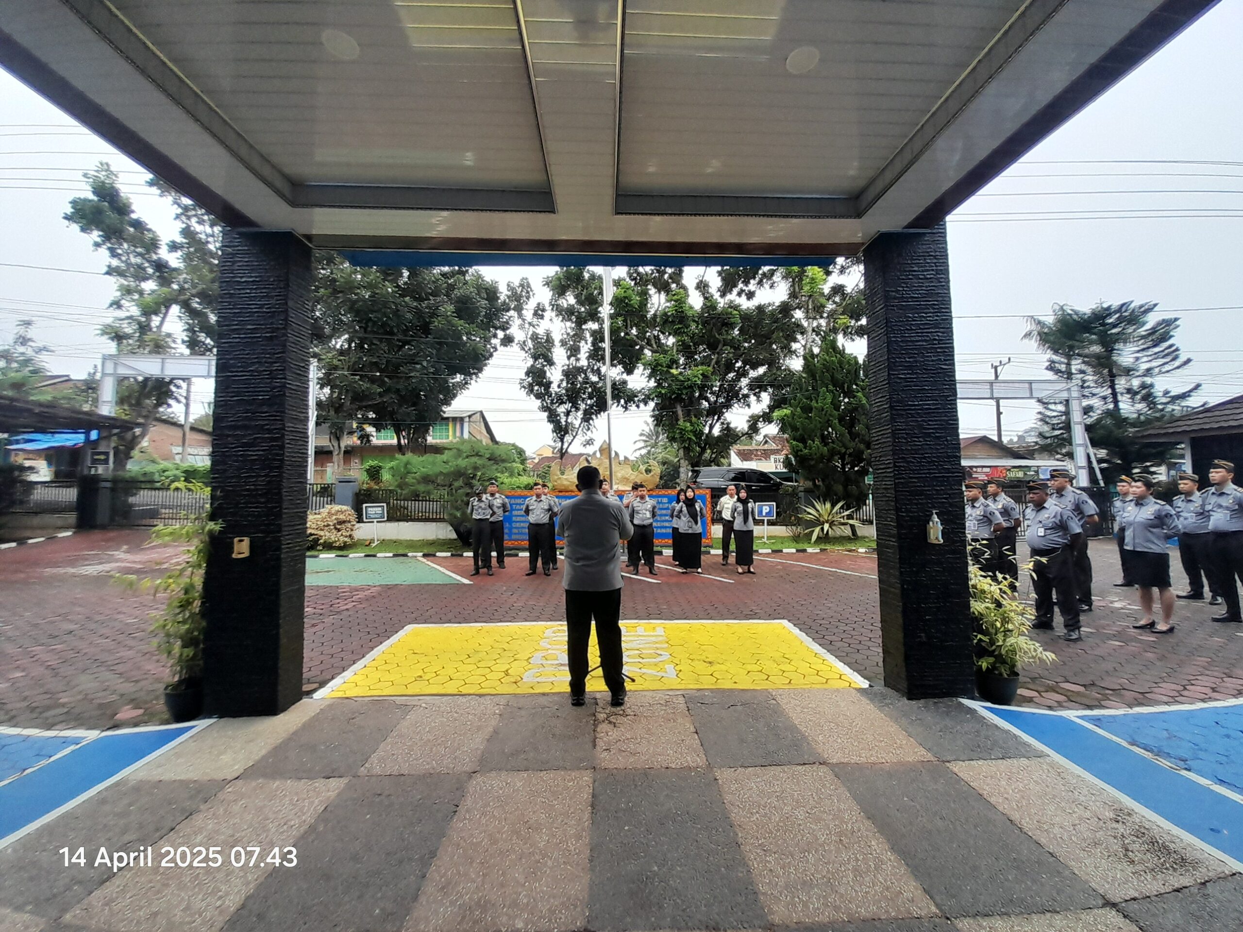 Semangat Awal Pekan: Kakanim Kotabumi Pimpin Apel Pagi Seluruh Pegawai