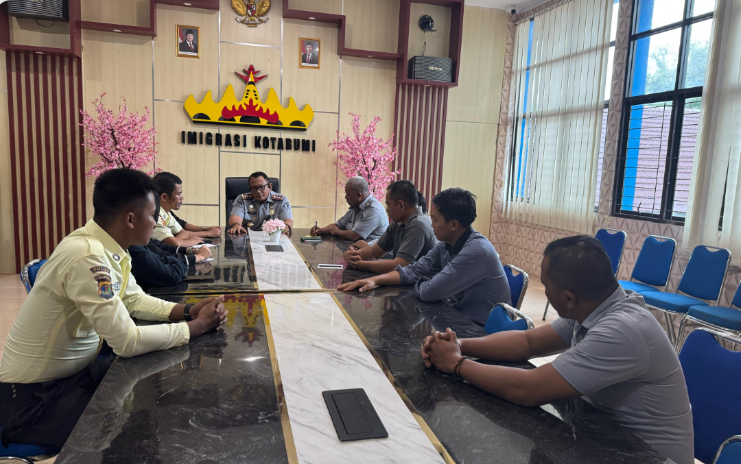 Kepala Imigrasi Kotabumi Gelar Dialog dengan PPNPN: Perkuat Disiplin, Jaga Kebersihan, dan Rencana Penambahan Keamanan