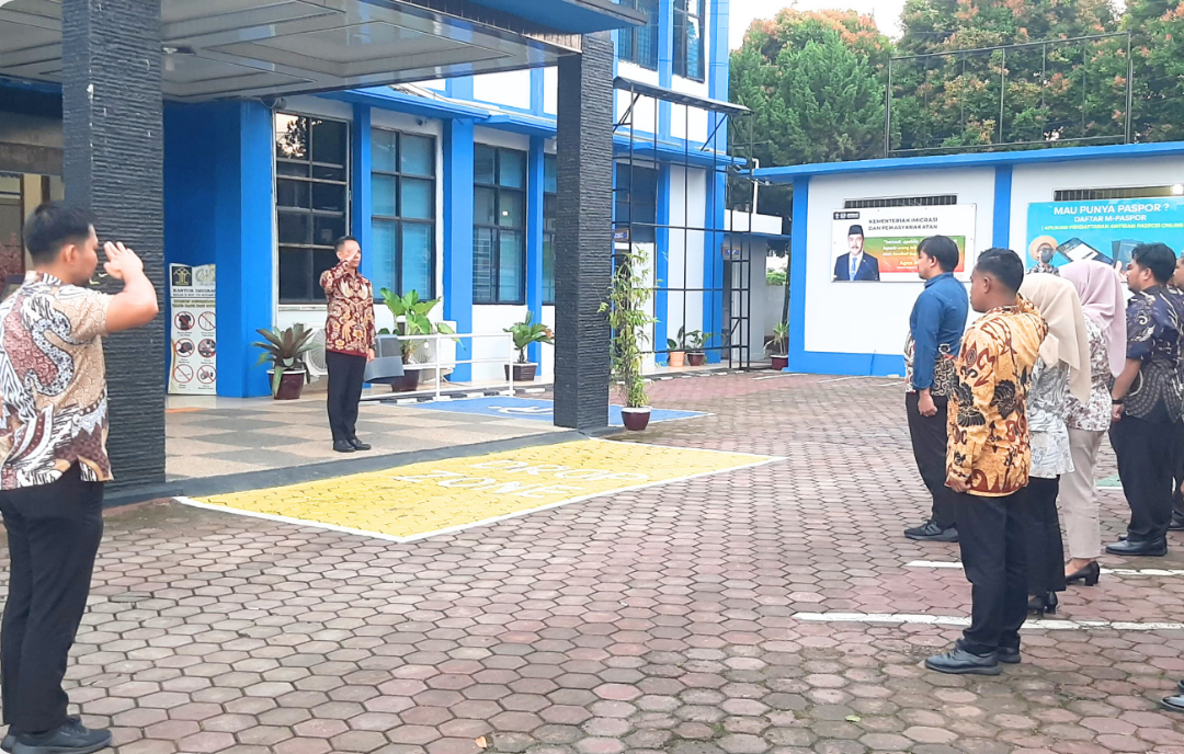 Pimpin Apel Sore Jumat, Imigrasi Kotabumi Lakukan Refleksi Kegiatan Sepekan