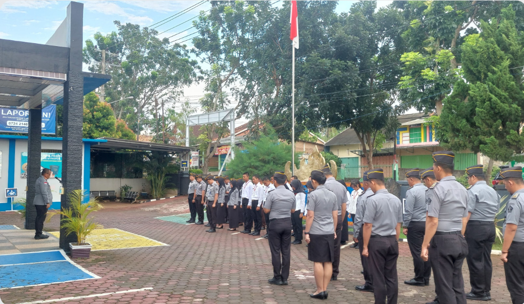 Laksanakan Apel Pagi: Kepala Kantor Imigrasi Kotabumi Tekankan Disiplin dan Zona Integritas
