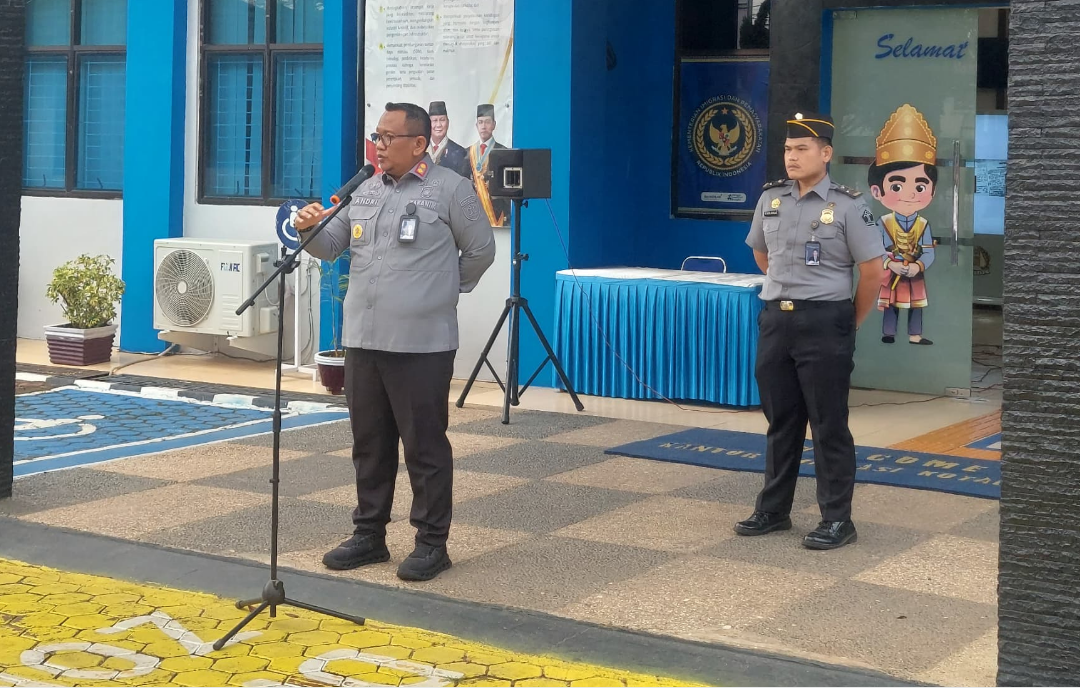 Laksanakan Apel Pagi: Kepala Kantor Imigrasi Kotabumi Tekankan Disiplin dan Zona Integritas