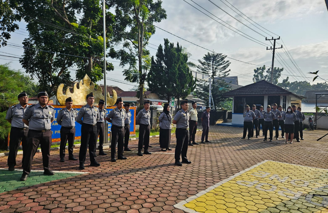Komitmen Awali Pekan dengan Disiplin dan Semangat Kerja, Imigrasi Kotabumi Laksanakan Apel Pagi