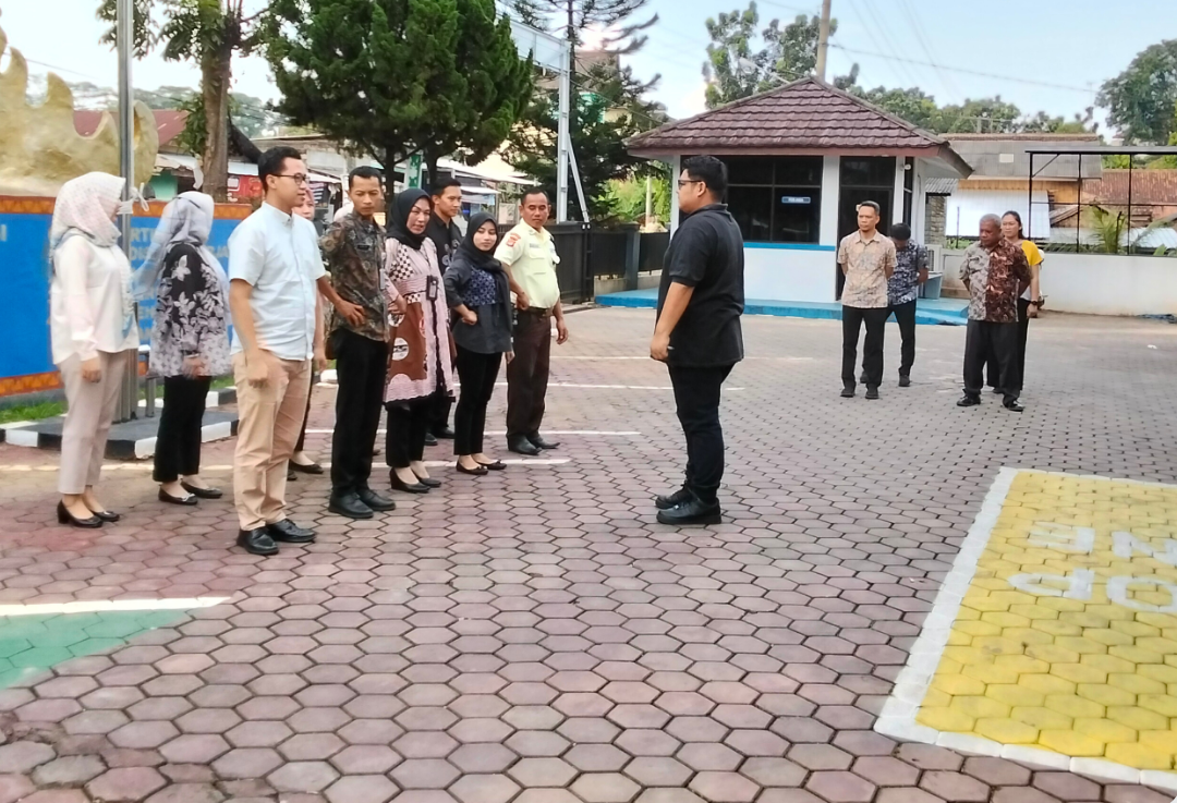 Pimpin Apel Sore Jumat, Imigrasi Kotabumi Lakukan Refleksi Kegiatan Sepekan