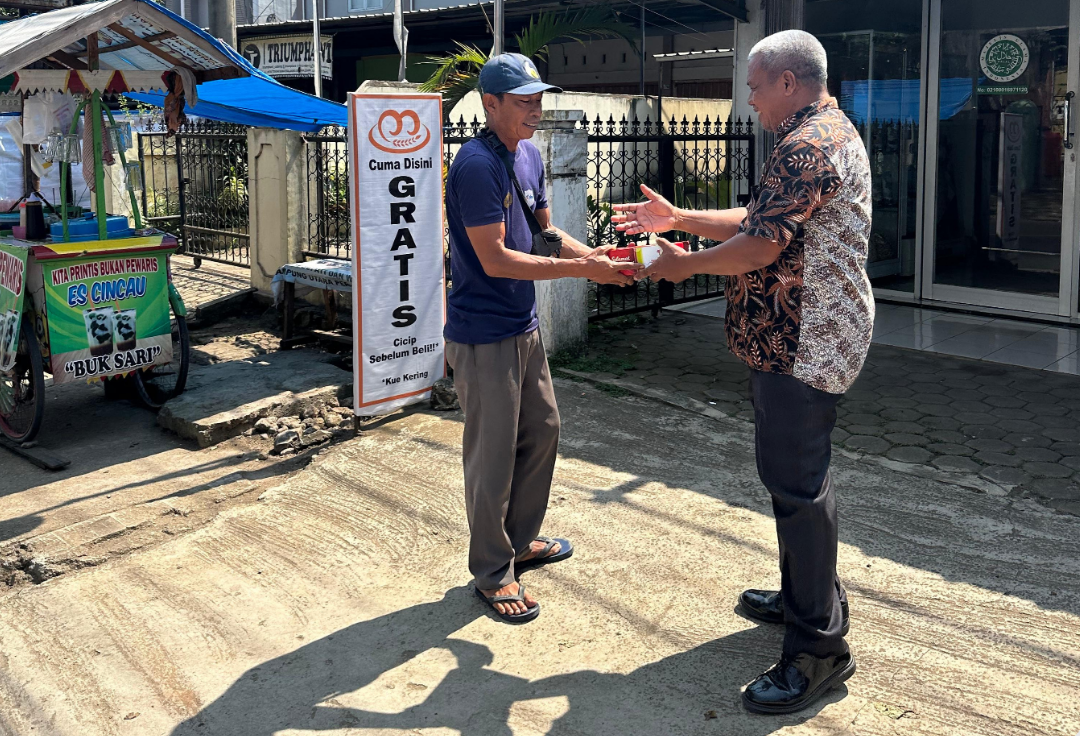 Memperkuat Solidaritas: Imigrasi Kotabumi Rutin Laksanakan "Jumat Berkah"
