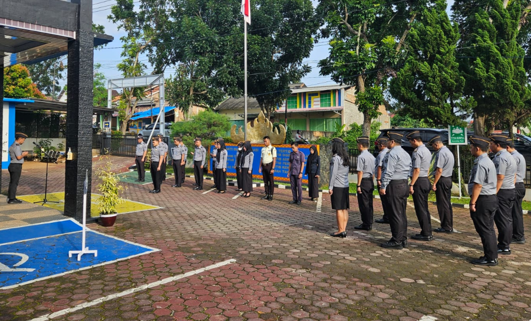 Komitmen Awali Pekan dengan Disiplin dan Semangat Kerja, Imigrasi Kotabumi Laksanakan Apel Pagi