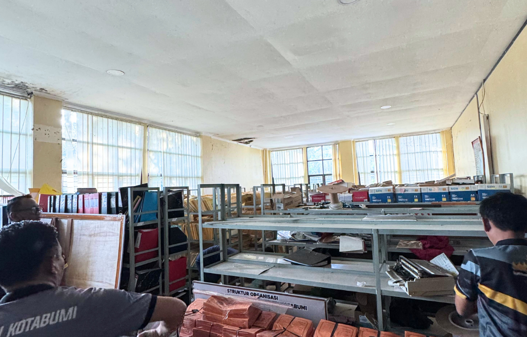 Ciptakan Lingkungan Bersih & Sehat: Imigrasi Kotabumi Gelar Kerja Bakti Bersama