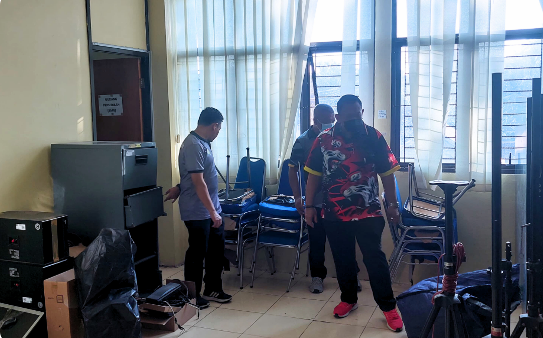 Ciptakan Lingkungan Bersih & Sehat: Imigrasi Kotabumi Gelar Kerja Bakti Bersama
