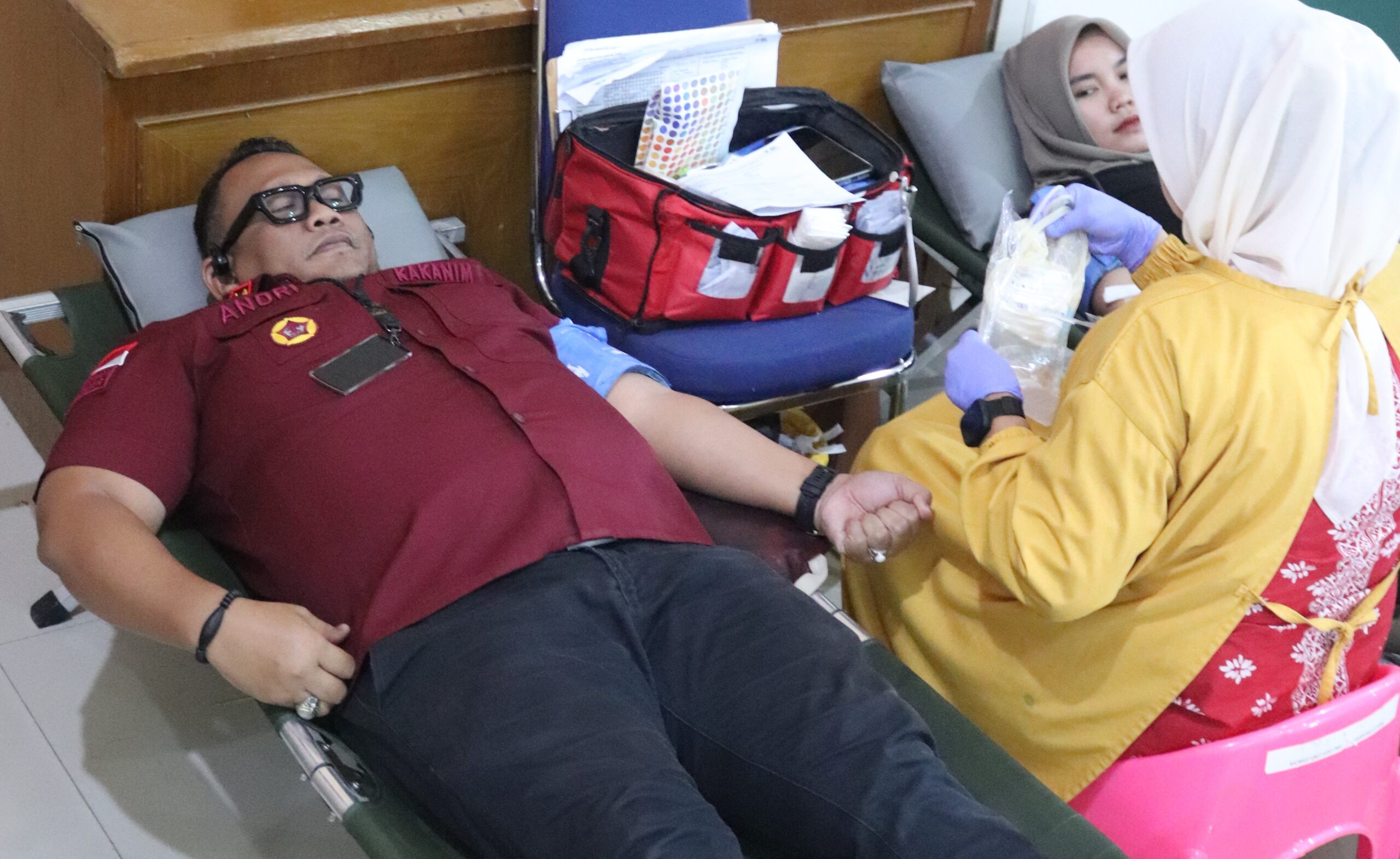 Sinergi Kemanusiaan: Imigrasi Kotabumi Berpartisipasi dalam Donor Darah