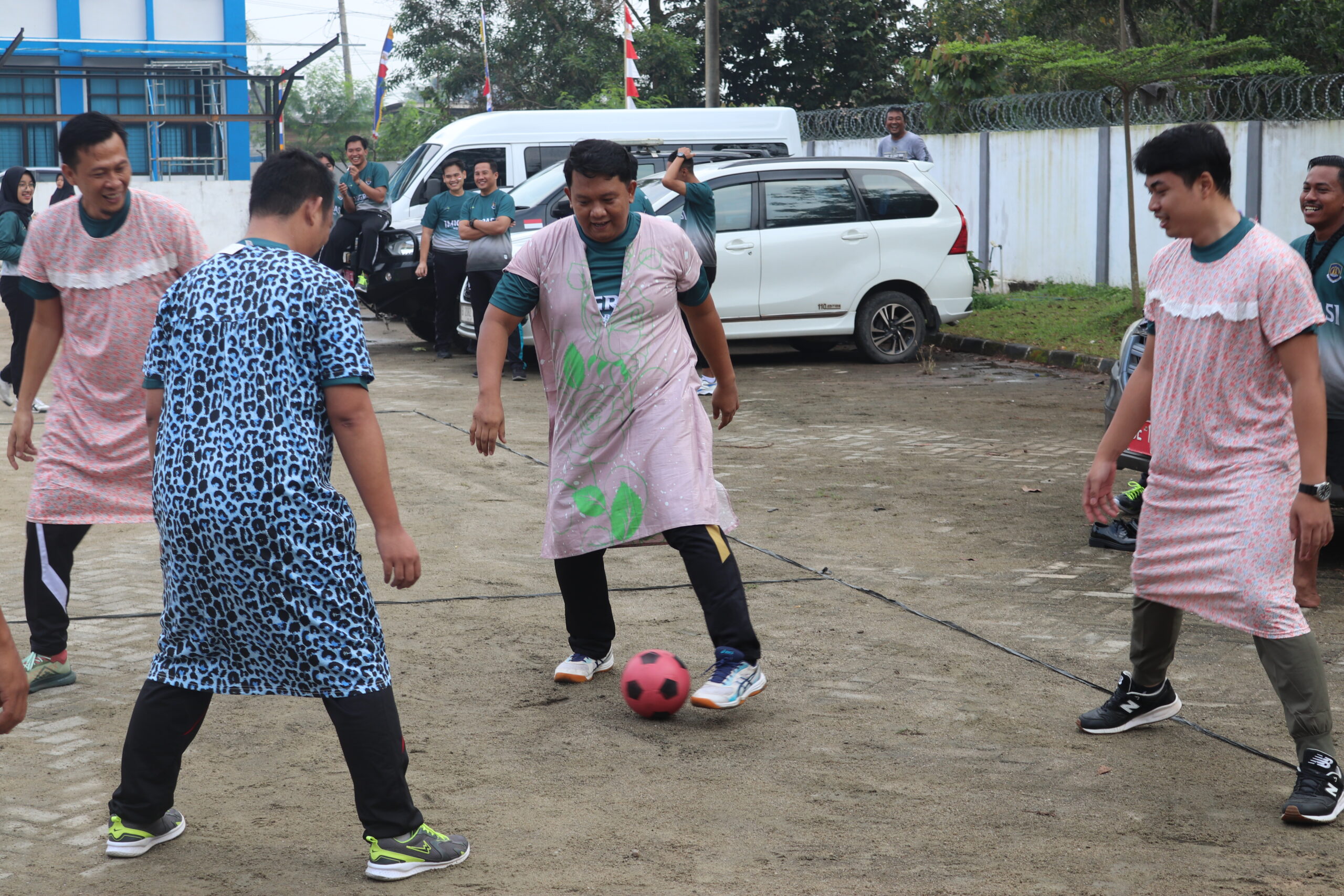 Imigrasi Kotabumi Gelar Jalan Sehat dan Lomba Futsal Daster