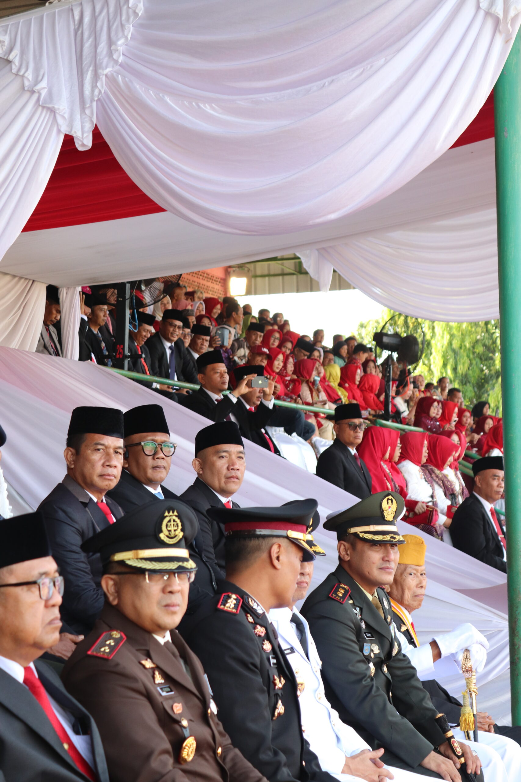 Kepala Kantor Imigrasi Kotabumi Hadiri Upacara HUT ke-80 RI di Stadion Sukung