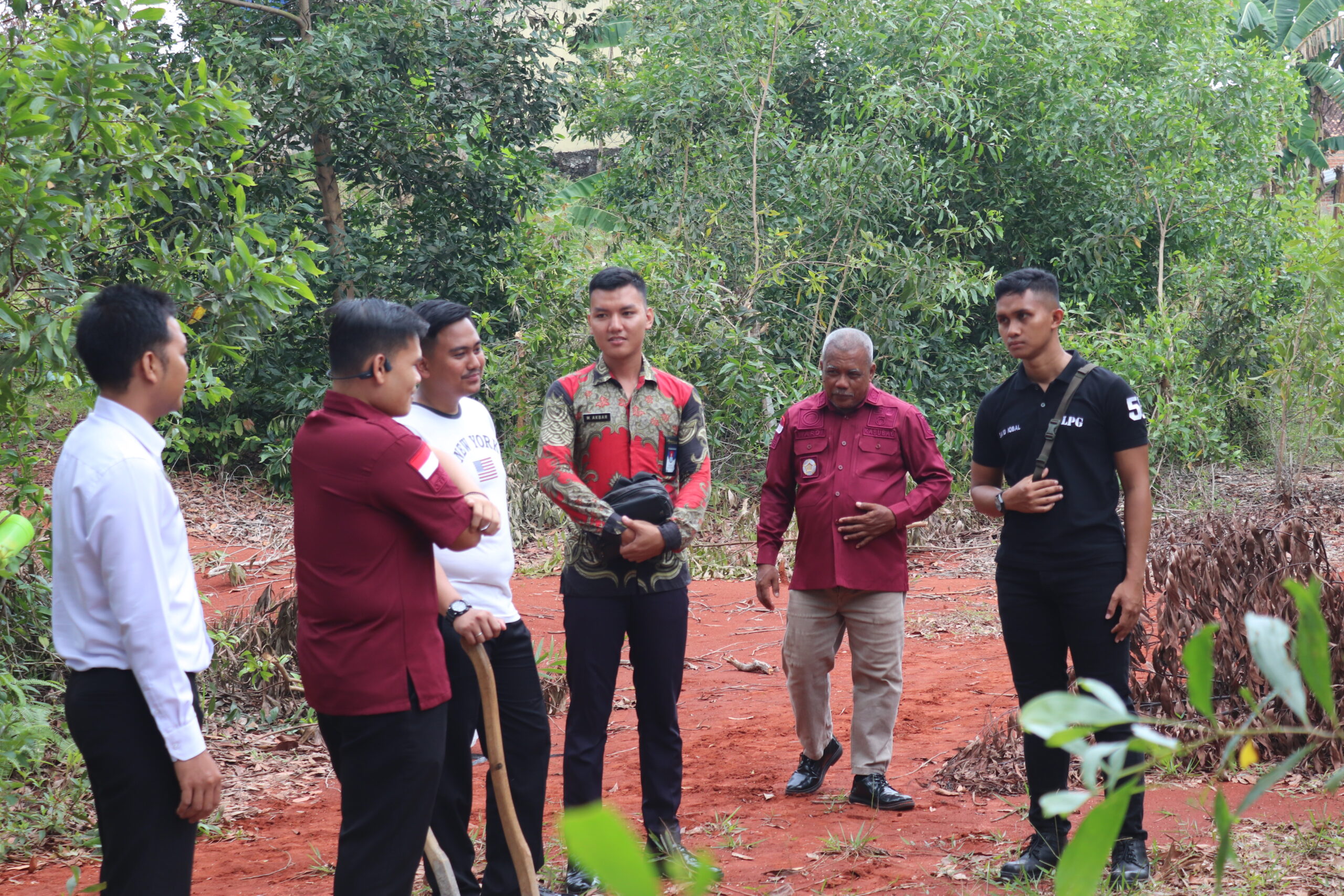 Kanim Kotabumi dan Lapas Kotabumi Gelar Aksi Bersih Lahan untuk Persiapan Penanaman Bibit Kelapa