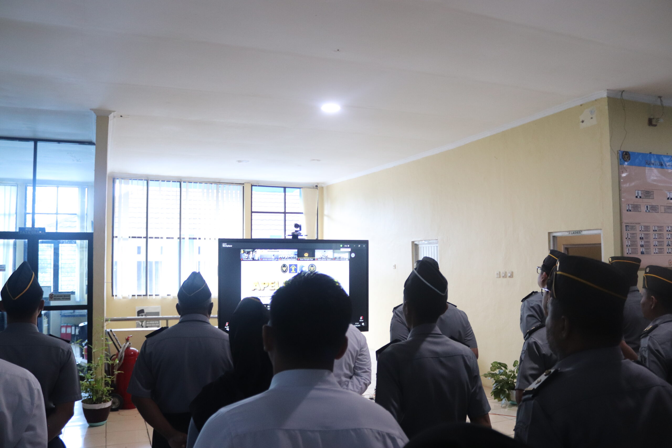 Kantor Imigrasi Kotabumi Ikuti Apel Pagi Bersama Menko Bidang Hukum, HAM, Imigrasi, dan Pemasyarakatan