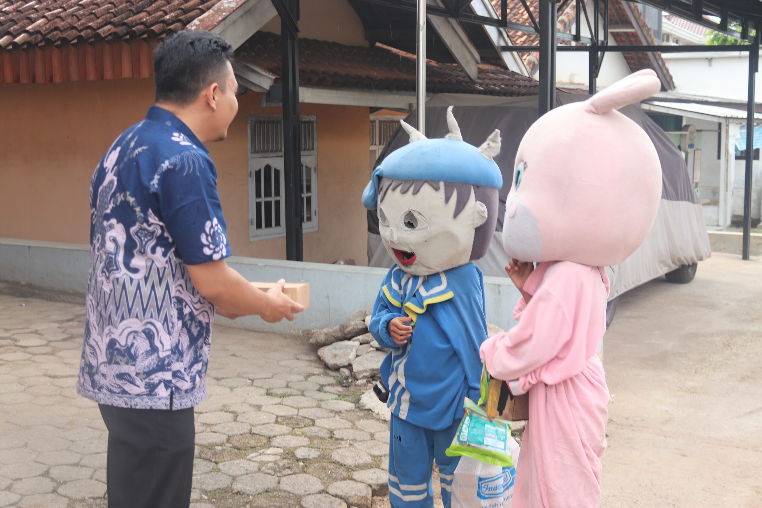 Wujudkan Pelayanan Humanis, Imigrasi Kotabumi Perkokoh Solidaritas Sosial melalui Jumat Berkah