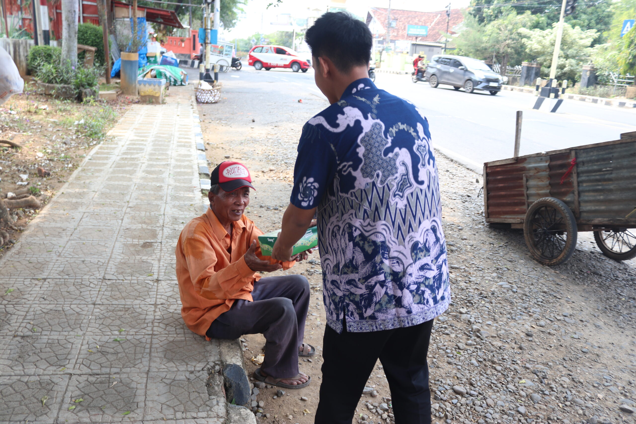 Berbagi Kebahagiaan Bersama di Jumat Berkah Imigrasi Kotabumi