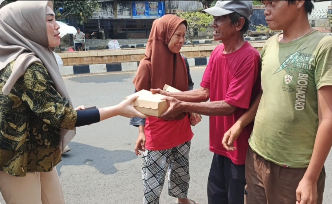 Wujud Kepedulian di Hari Penuh Berkah, Imigrasi Kotabumi Hadir di Tengah Masyarakat Melalui Aksi Jumat Berkah