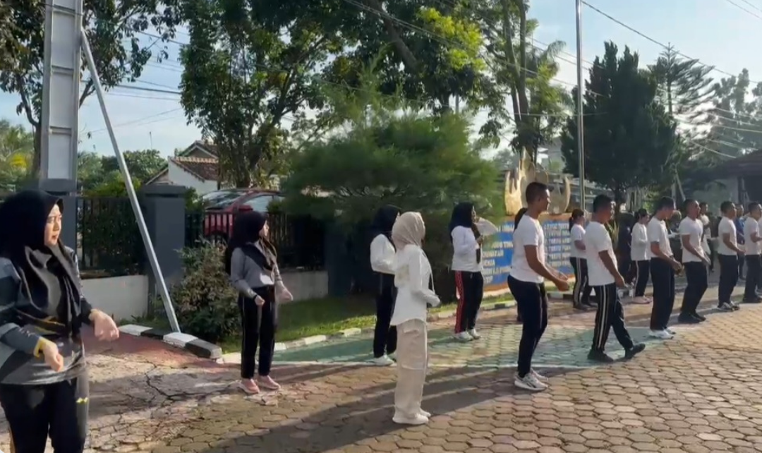 Seluruh Pegawai Kantor Imigrasi Kotabumi Laksanakan Olah Raga Pagi Bersama