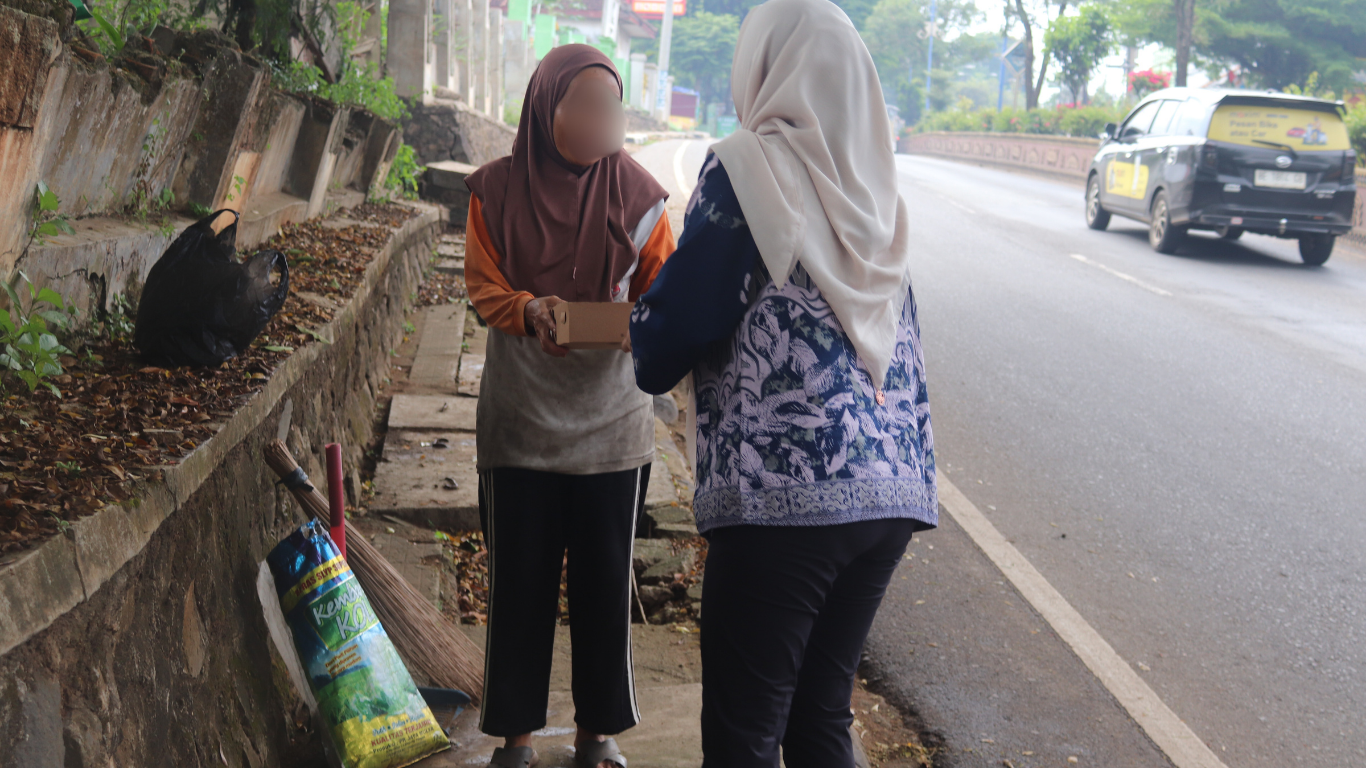 Wujudkan Pelayanan Humanis, Imigrasi Kotabumi Perkokoh Solidaritas Sosial melalui Jumat Berkah