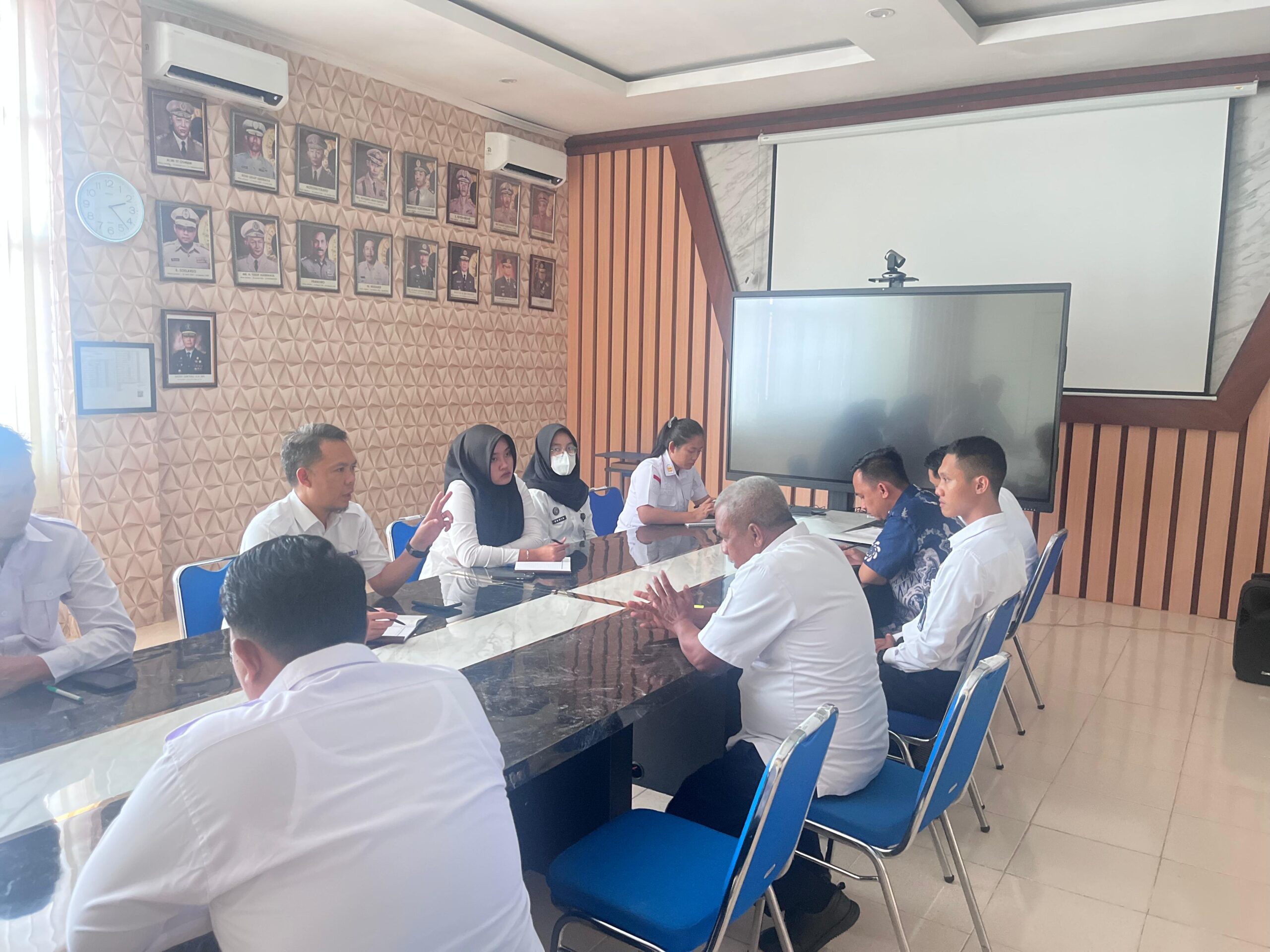 Optimalisasi Kualitas Pelayanan: Imigrasi Kotabumi Gelar Rapat Persiapan Sosialisasi Standar Pelayanan, Kode Etik Pegawai, dan Budaya Pelayanan Prima
