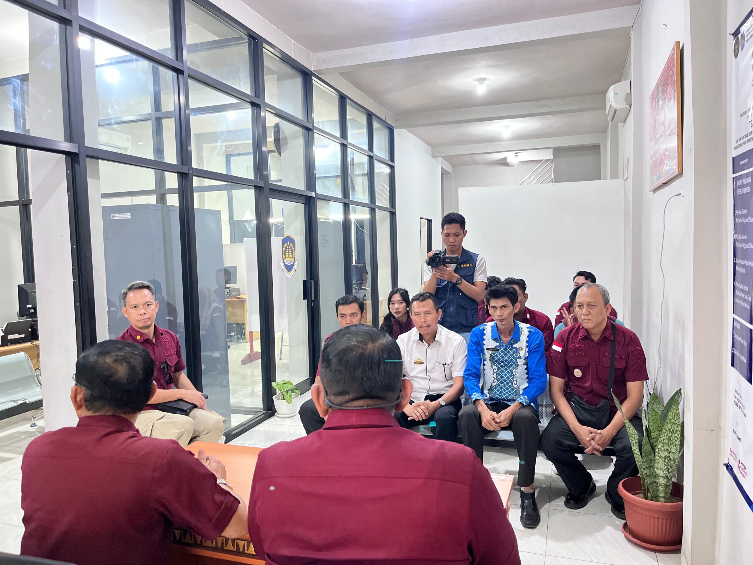 Tingkatkan Kualitas Layanan, Imigrasi Kotabumi dan Kanwil Imigrasi Evaluasi UKK Krui