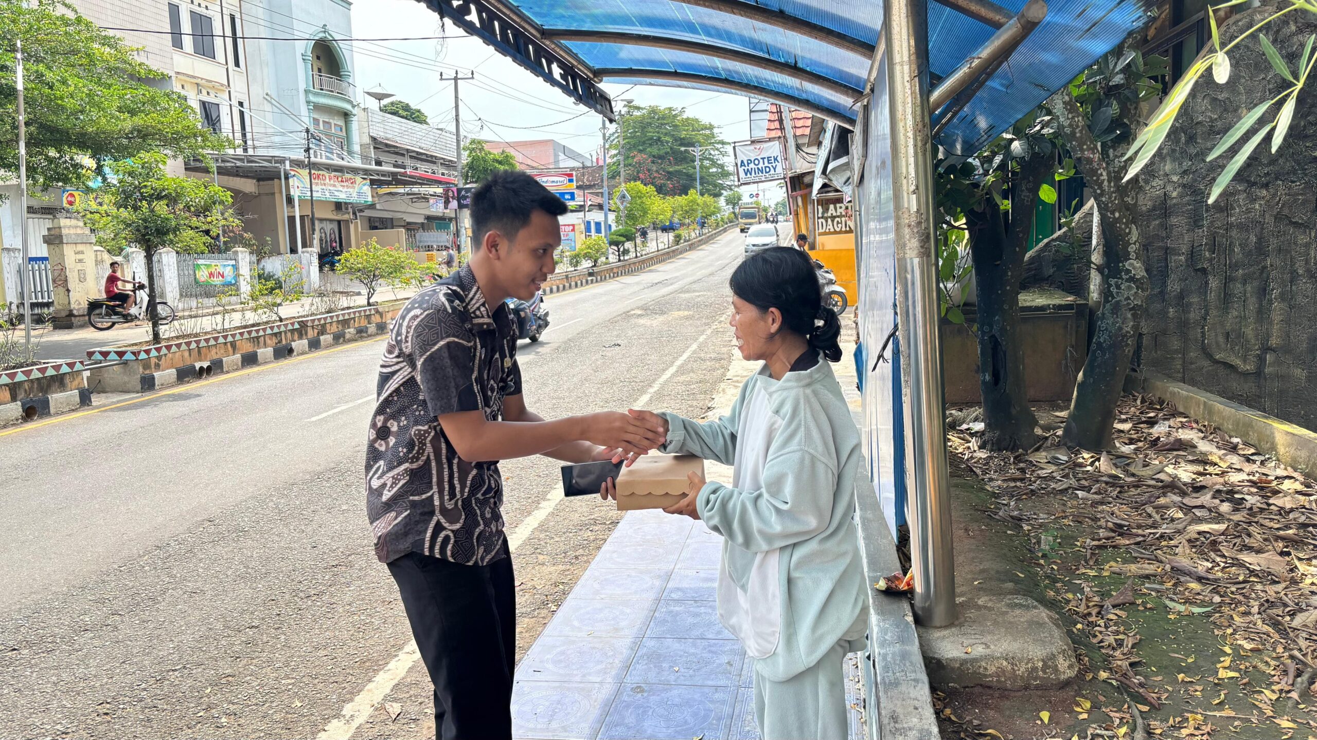 Wujud Kepedulian Sosial untuk Sesama Imigrasi Kotabumi Gelar Jum’at Berkah