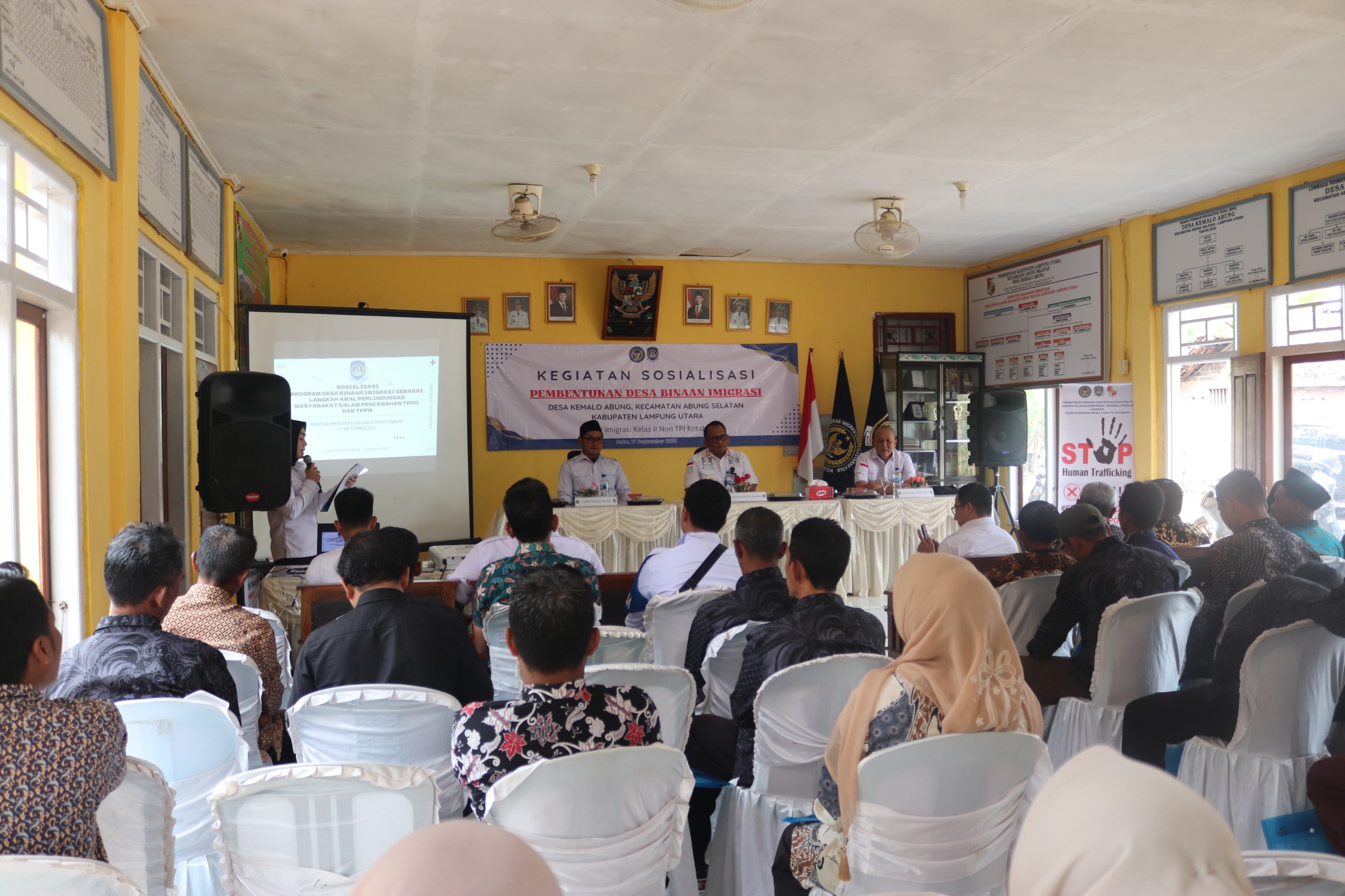 Sosialisasi Pembentukan Desa Binaan Imigrasi di Desa Kemalo Abung