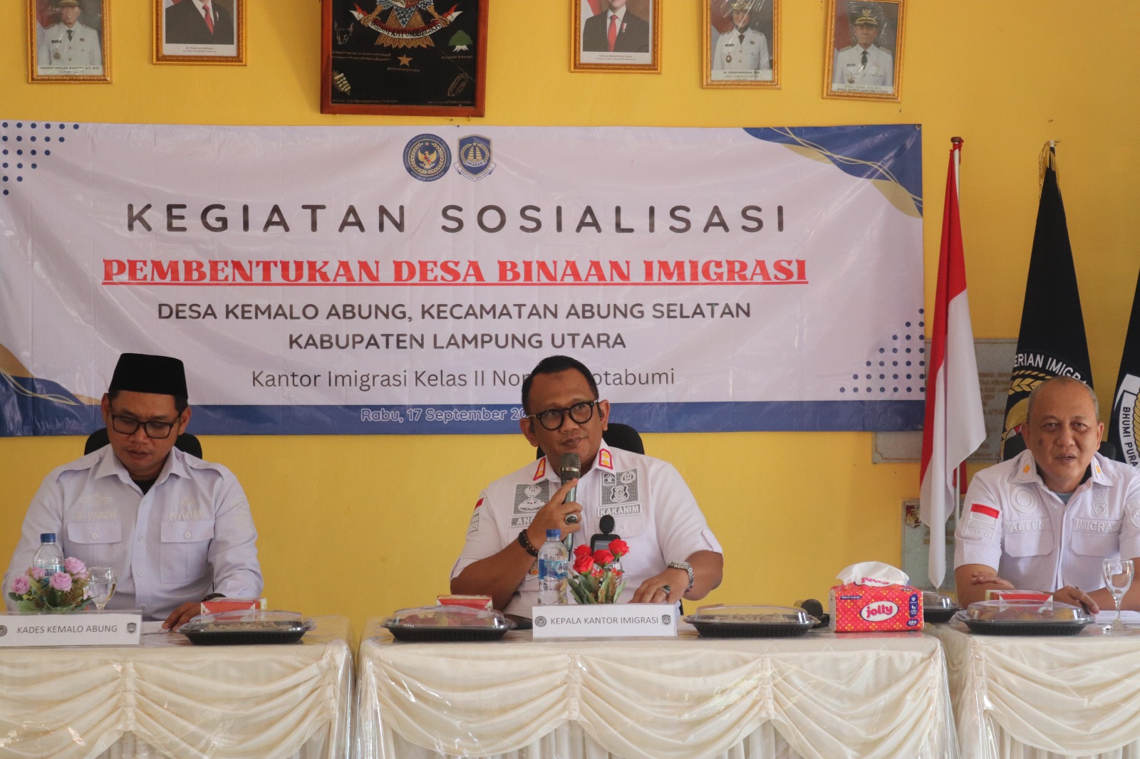 Sosialisasi Pembentukan Desa Binaan Imigrasi di Desa Kemalo Abung