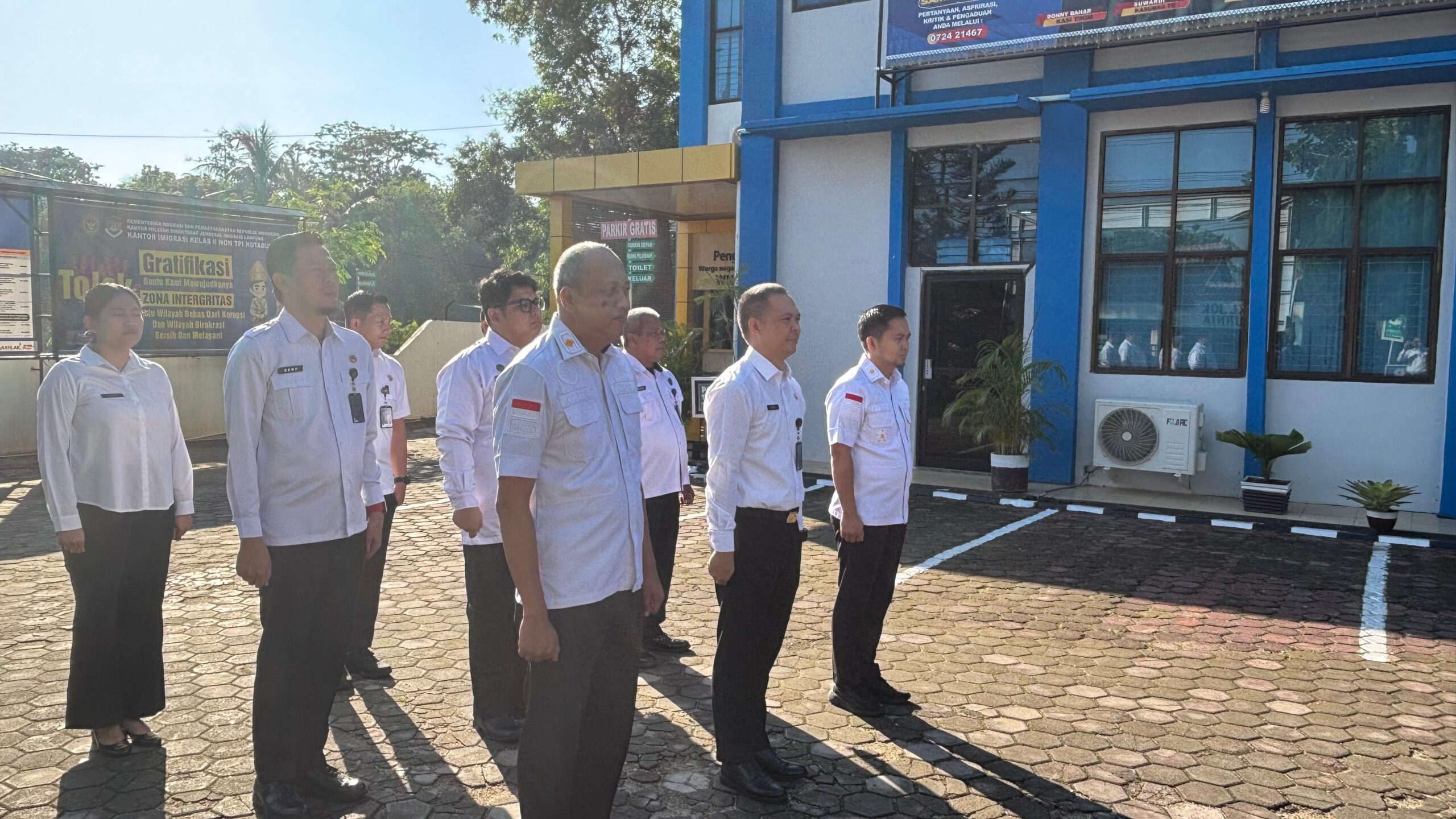 Apel Pagi di Kantor Imigrasi Kotabumi: Pembinaan Disiplin dan Pemberian Penghargaan Pegawai Teladan
