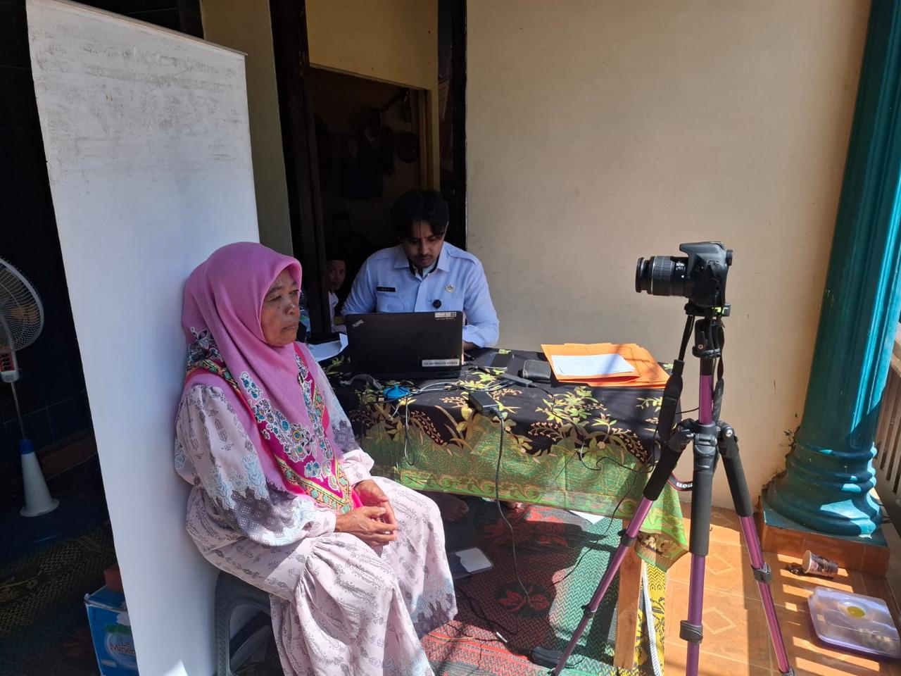 Imigrasi Kotabumi Layani 48 Calon Jemaah Umroh Melalui Program Eazy Paspor
