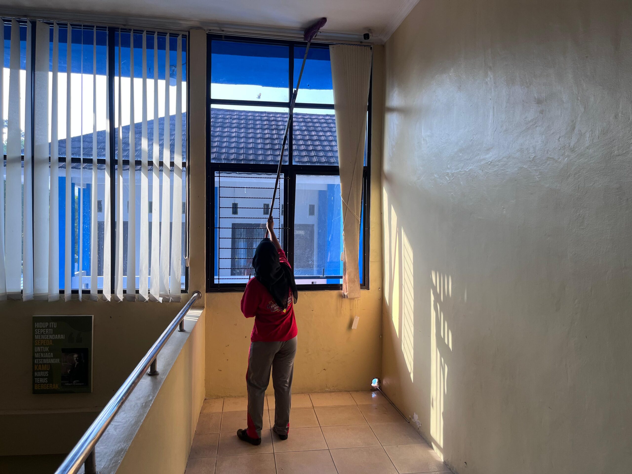 Semangat Gotong Royong di Kanim Kotabumi, Wujudkan Lingkungan Kerja Bersih dan Nyaman
