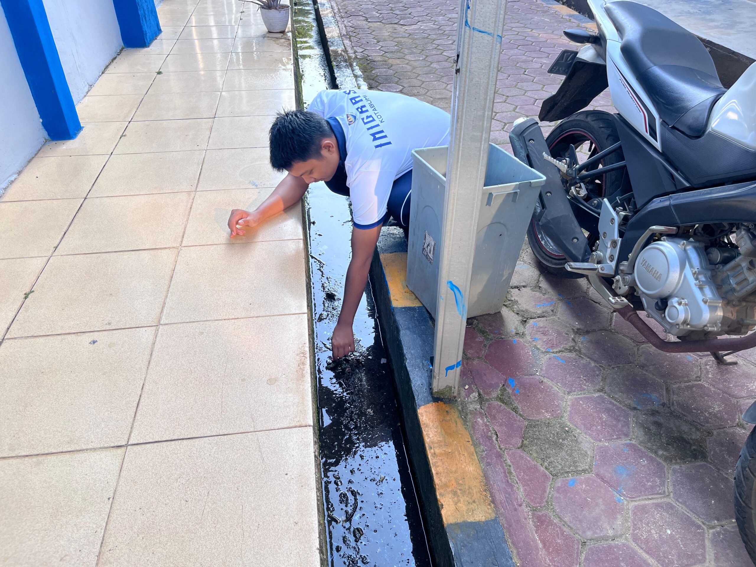 Semangat Gotong Royong di Kanim Kotabumi, Wujudkan Lingkungan Kerja Bersih dan Nyaman