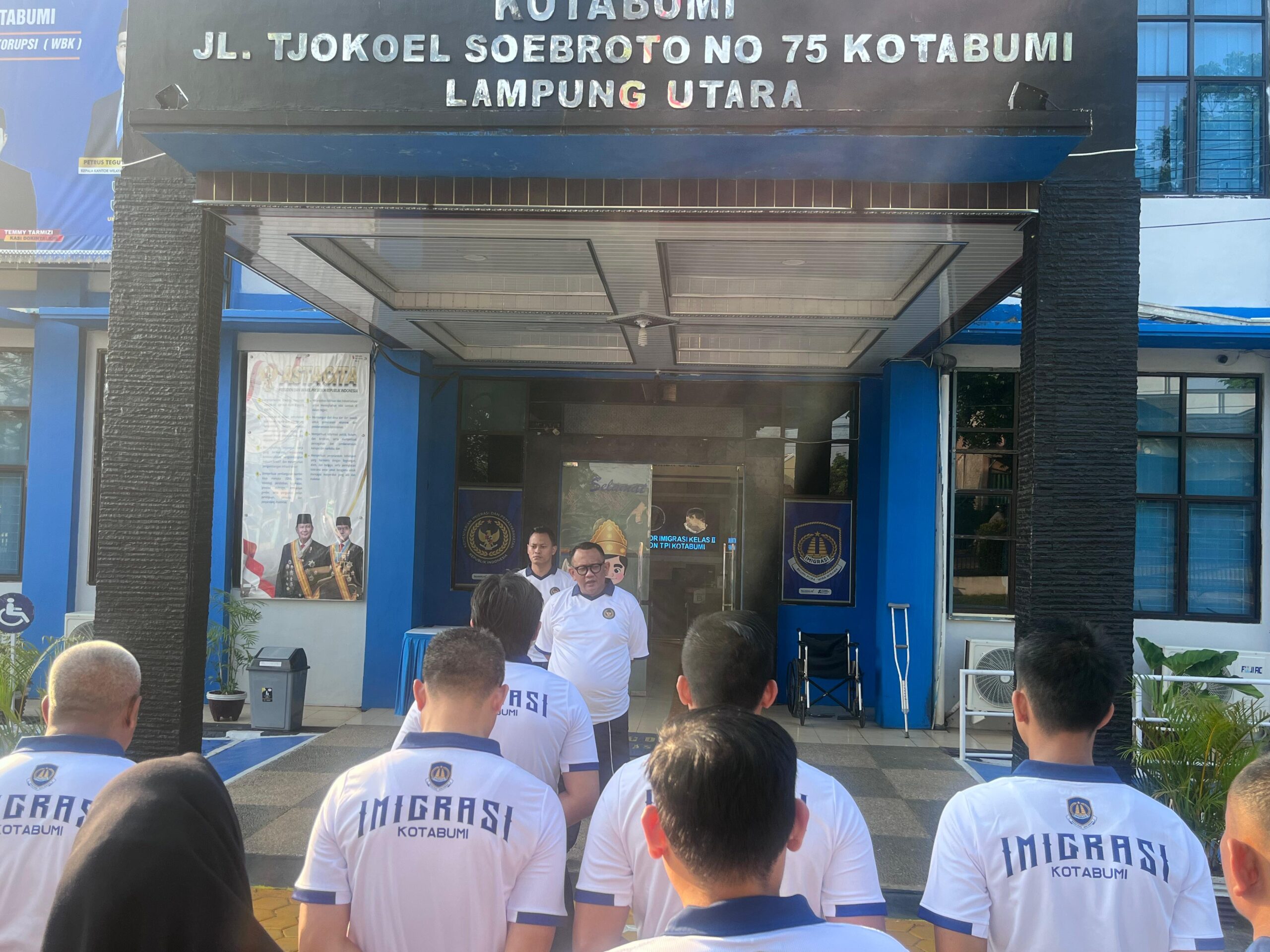 Semangat Gotong Royong di Kanim Kotabumi, Wujudkan Lingkungan Kerja Bersih dan Nyaman
