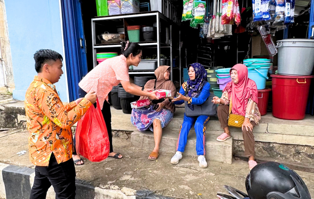 Senyum Warga, Semangat Kami: Jumat Berbagi Ala Imigrasi Kotabumi