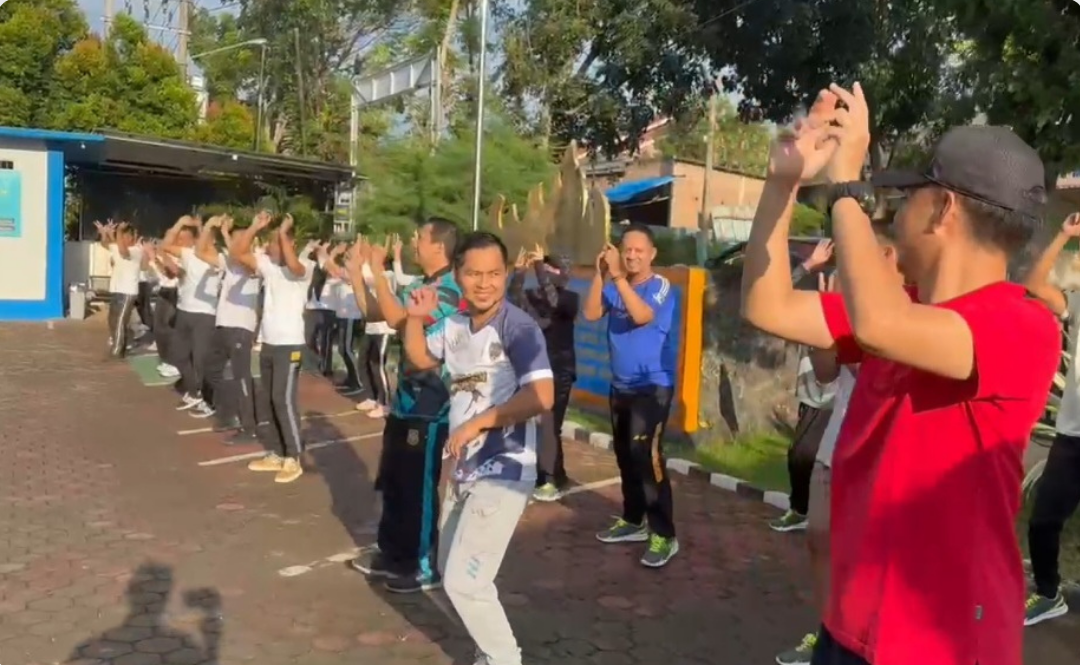 Seluruh Pegawai Kantor Imigrasi Kotabumi Laksanakan Olah Raga Pagi Bersama
