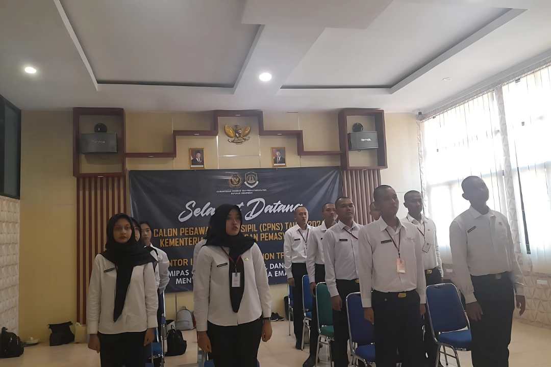 Tentu, ini draf artikel berita untuk website Anda berdasarkan gambar kedua. Wujudkan Pelayanan Humanis, CPNS Imigrasi Kotabumi Ikuti Penguatan Kapasitas HAM Virtual