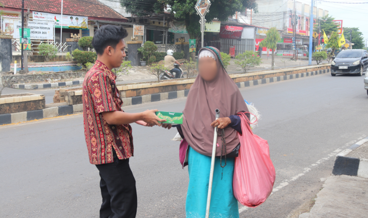 Wujud Kepedulian Sosial, Imigrasi Kotabumi Gelar Kegiatan Jumat Berkah