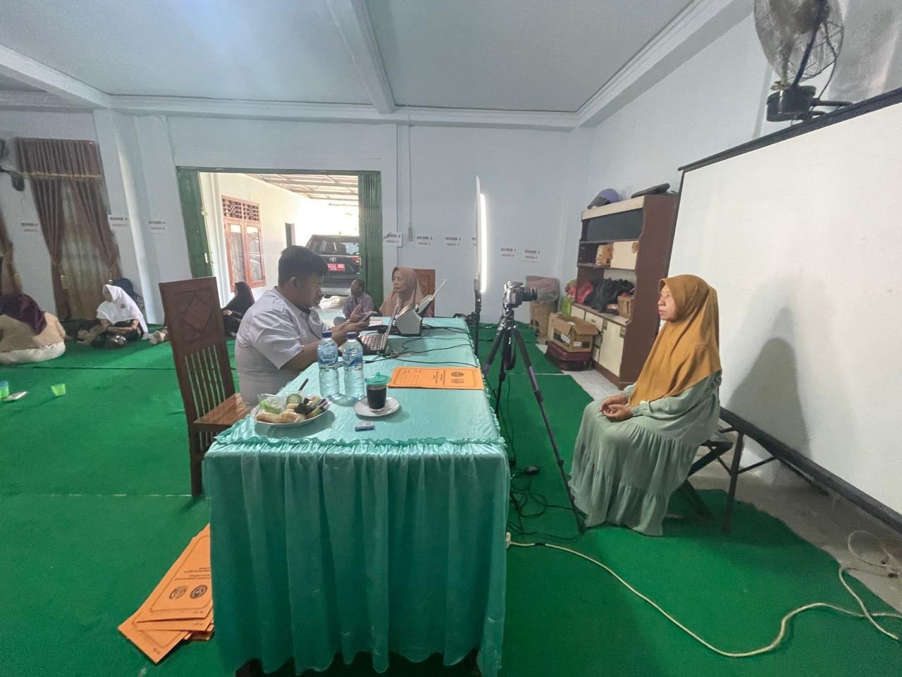 Dekatkan Pelayanan, Imigrasi Kotabumi Gelar Eazy Paspor bagi 57 Calon Jamaah Umroh di Tulang Bawang