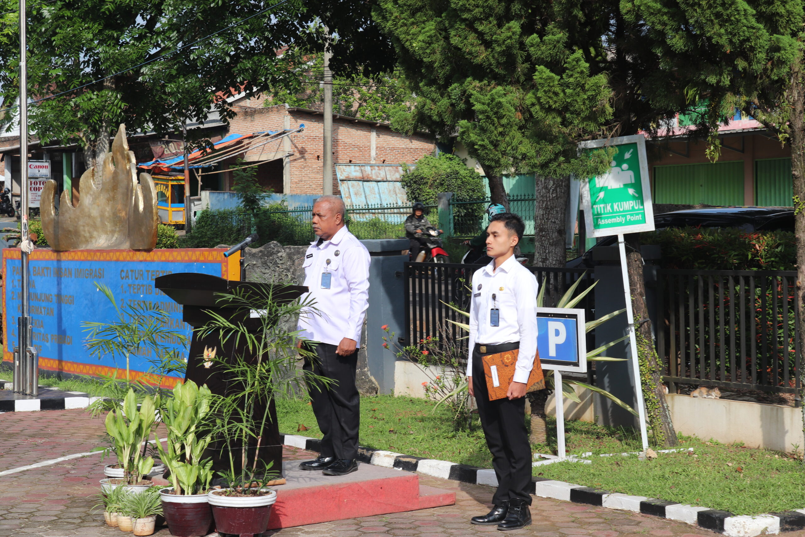 Upacara Hari Kesaktian Pancasila dan Penyerahan SK Kenaikan Pangkat di Kantor Imigrasi Kotabumi