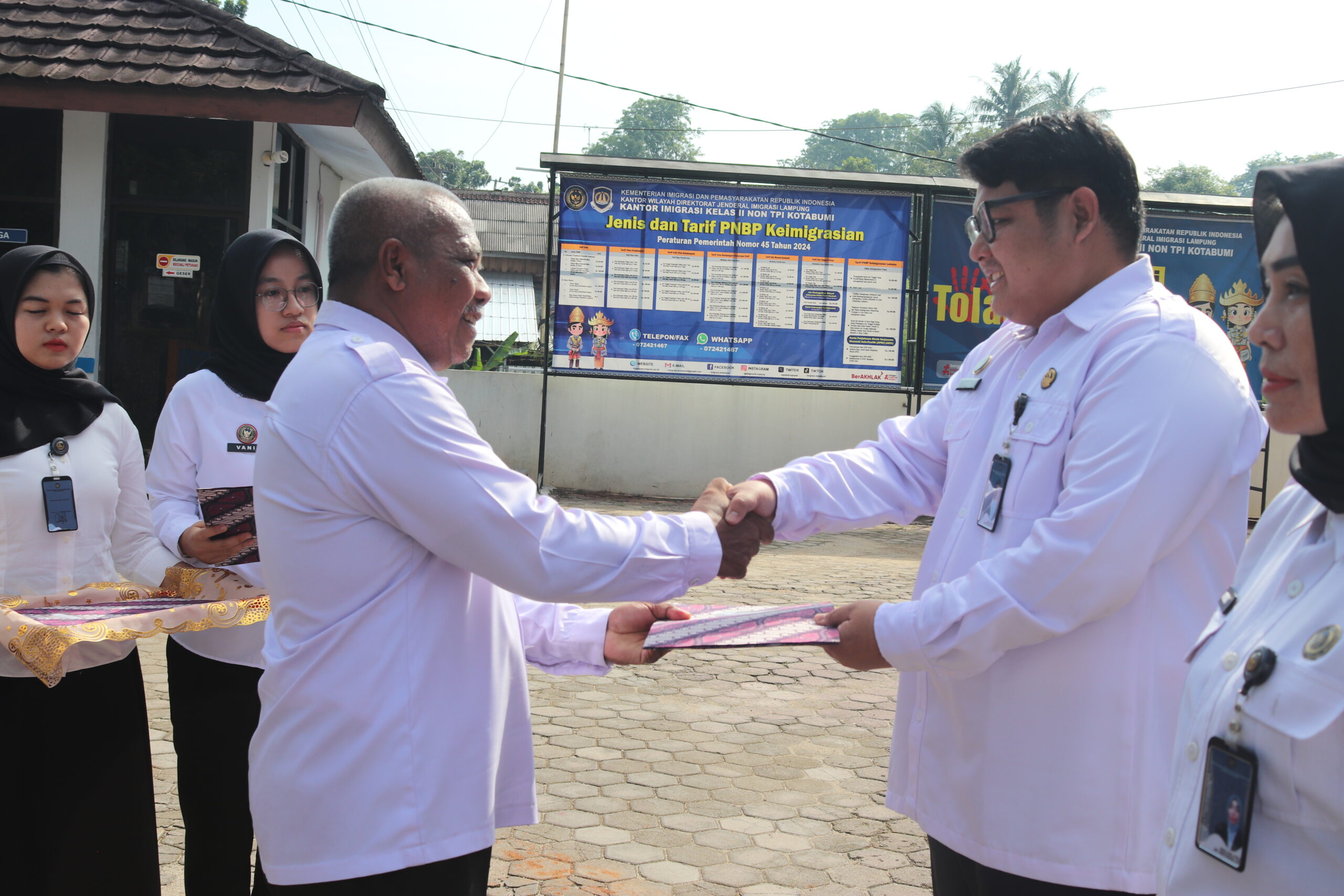 Upacara Hari Kesaktian Pancasila dan Penyerahan SK Kenaikan Pangkat di Kantor Imigrasi Kotabumi
