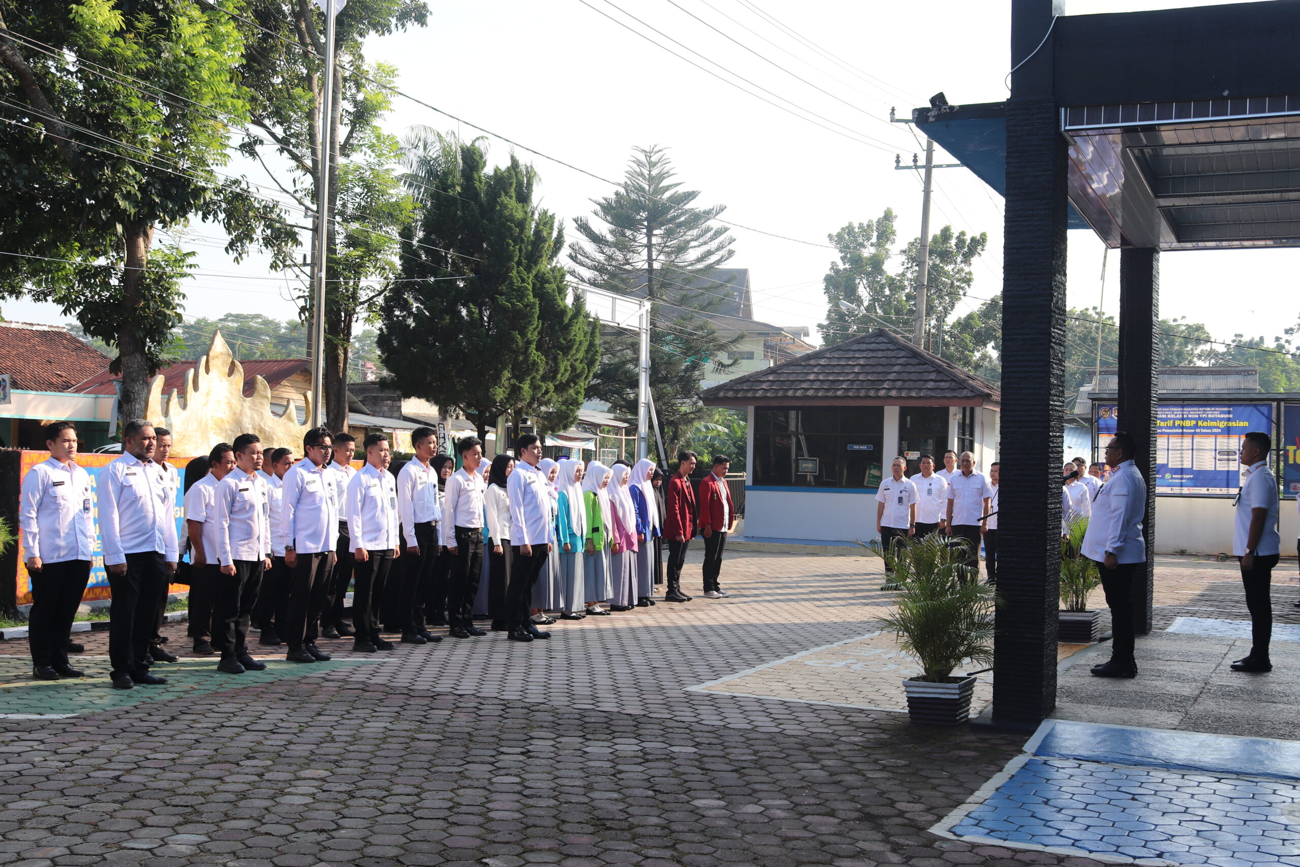 Tekankan Disiplin dan Apresiasi Pegawai Teladan, Imigrasi Kotabumi Gelar Apel Pagi