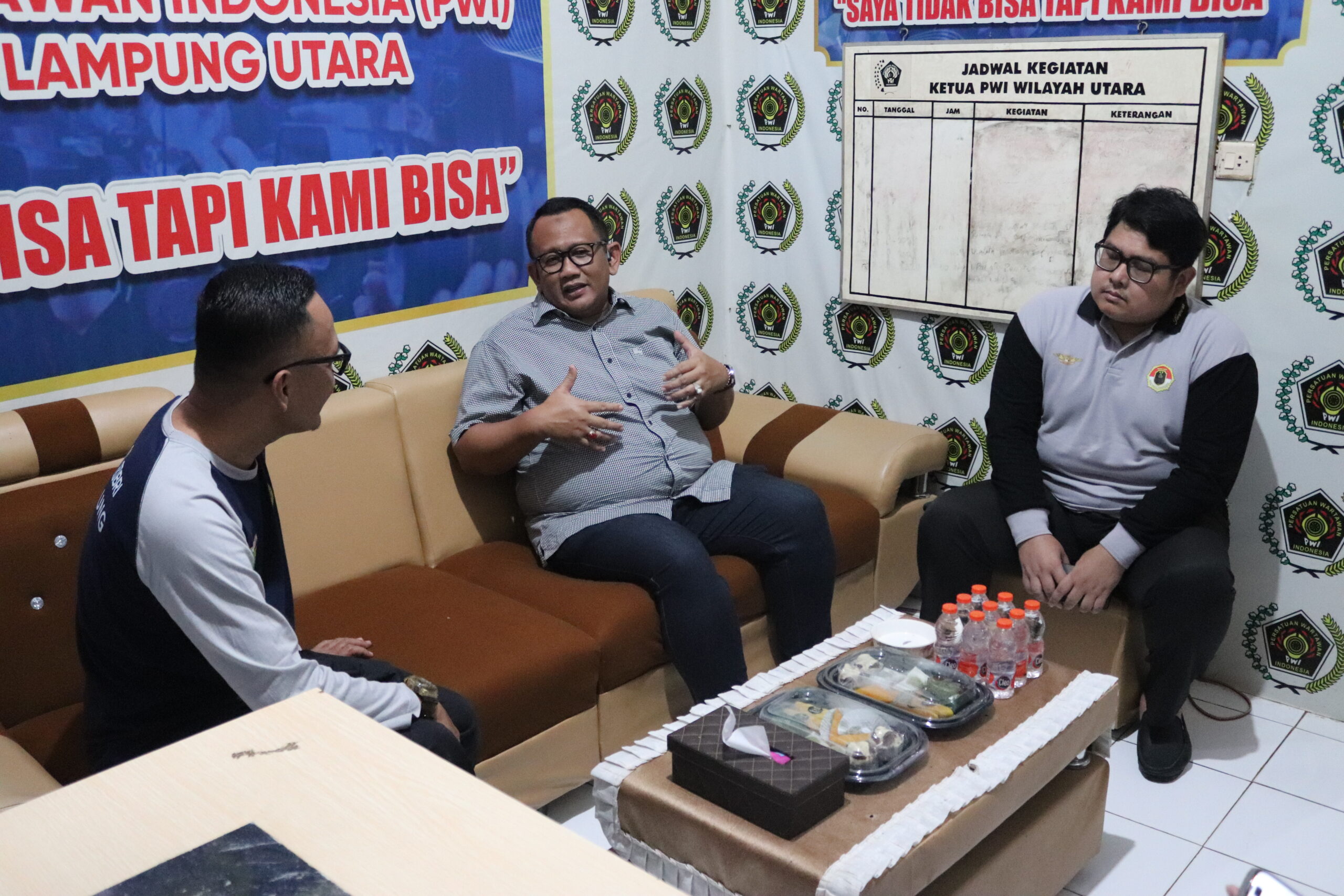 Wujud Kepedulian dan Sinergi: Kantor Imigrasi Kotabumi Salurkan Bhakti Sosial ke PWI Lampung Utara