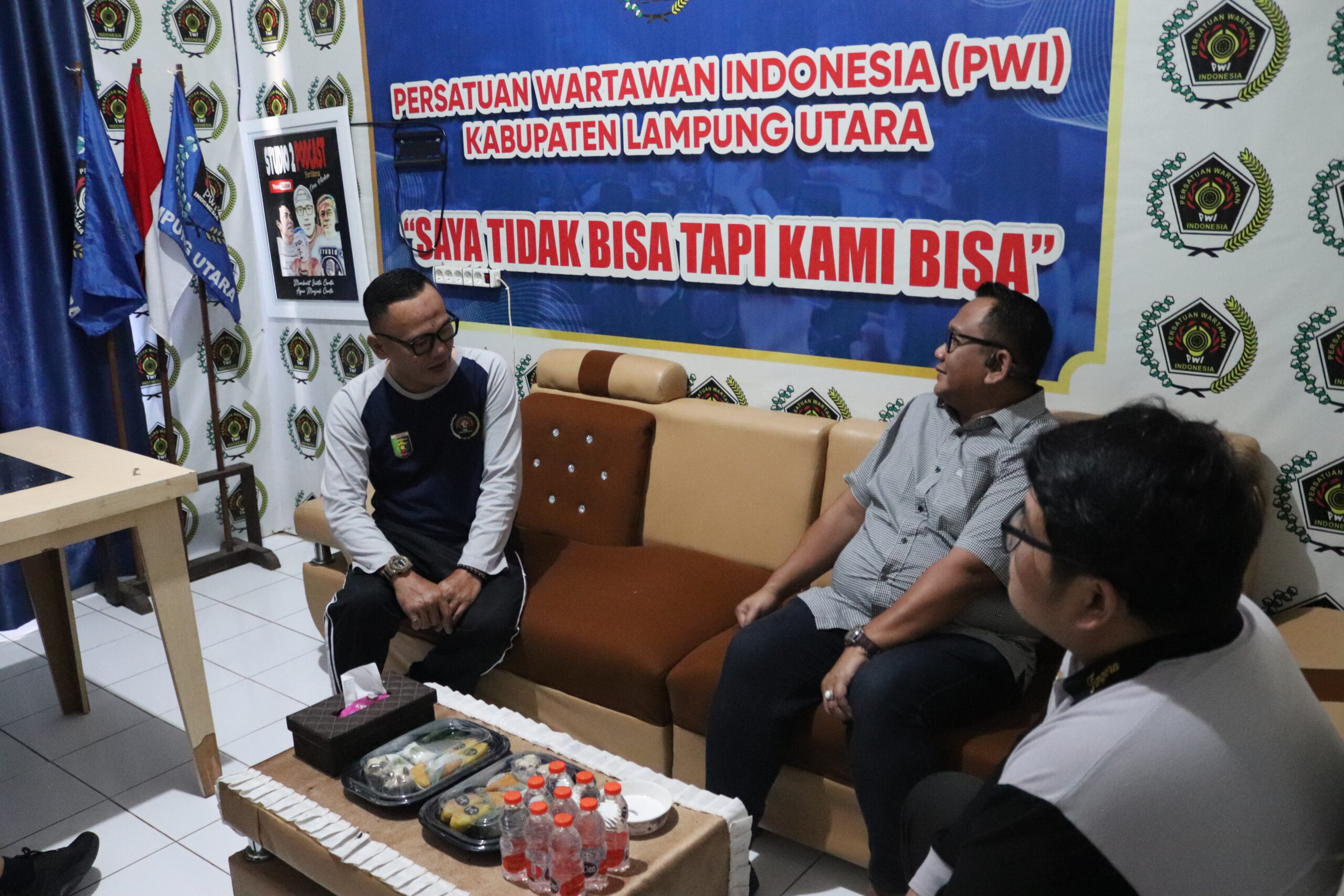 Wujud Kepedulian dan Sinergi: Kantor Imigrasi Kotabumi Salurkan Bhakti Sosial ke PWI Lampung Utara