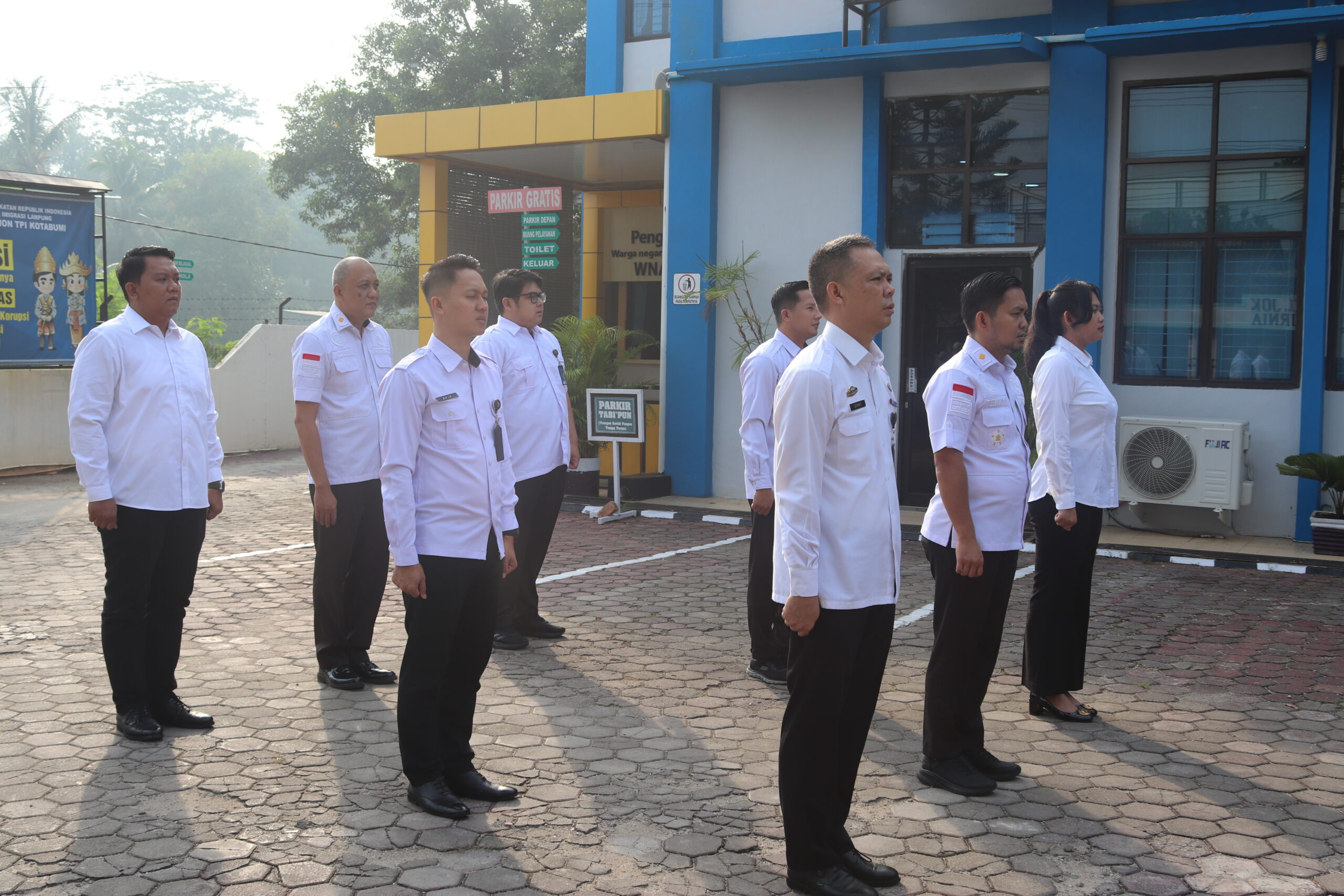 Semangat Disiplin dan Kebersihan Melalui Apel Pagi Imigrasi Kotabumi