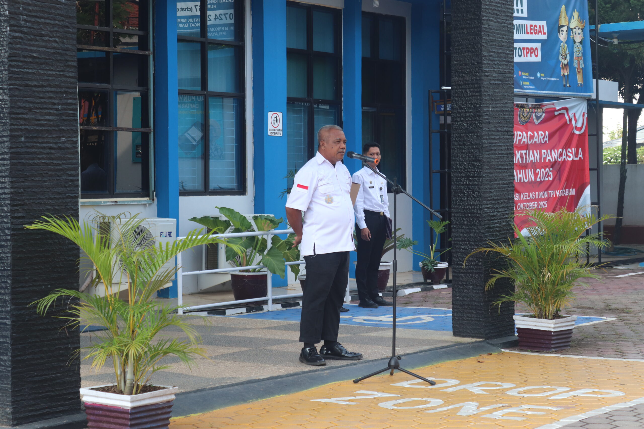 Semangat Disiplin dan Kebersihan Melalui Apel Pagi Imigrasi Kotabumi