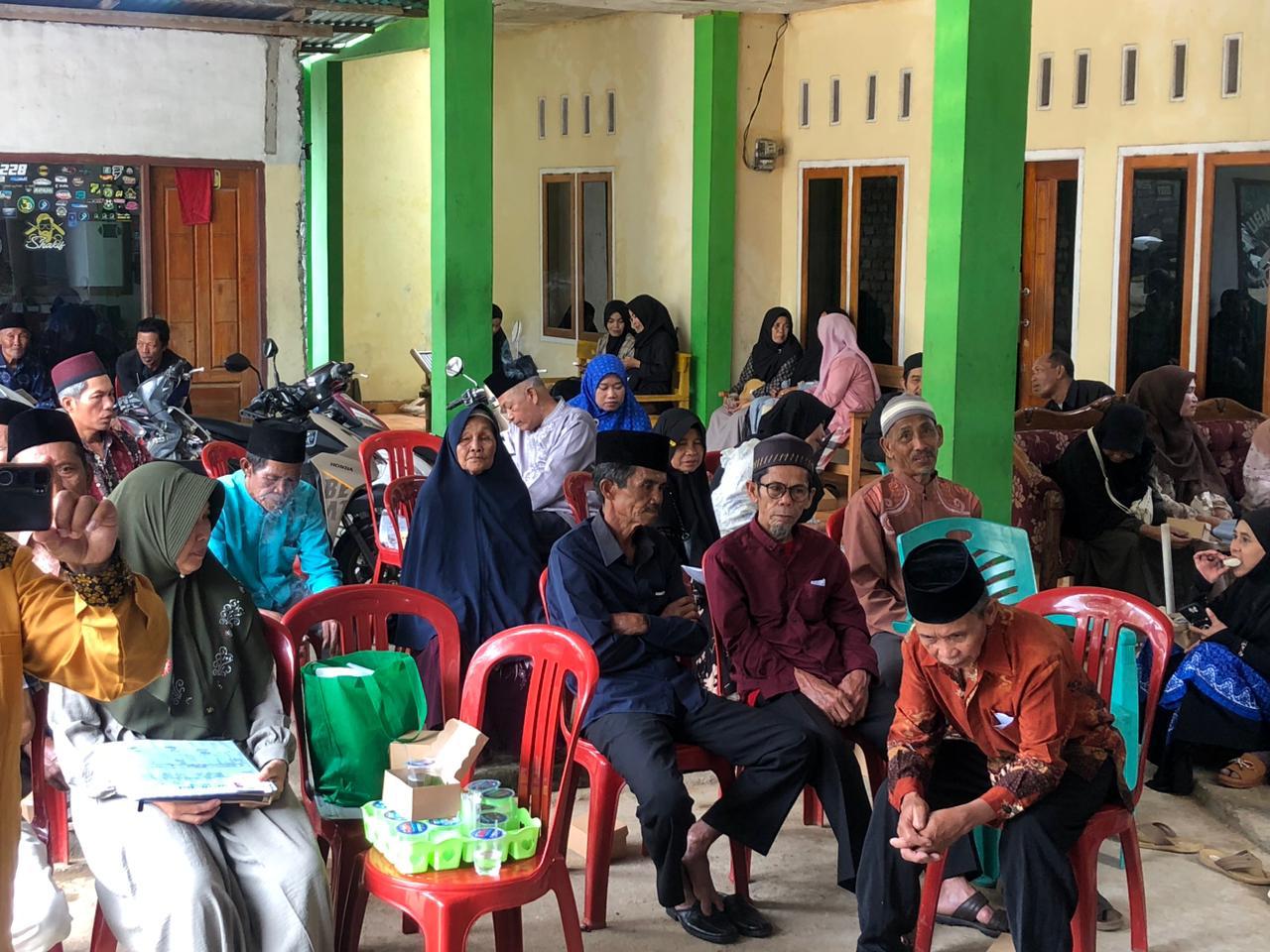 Kantor Imigrasi Kotabumi Gelar Layanan Eazy Paspor untuk Jamaah Umroh PT. Arminareka Lampung Barat