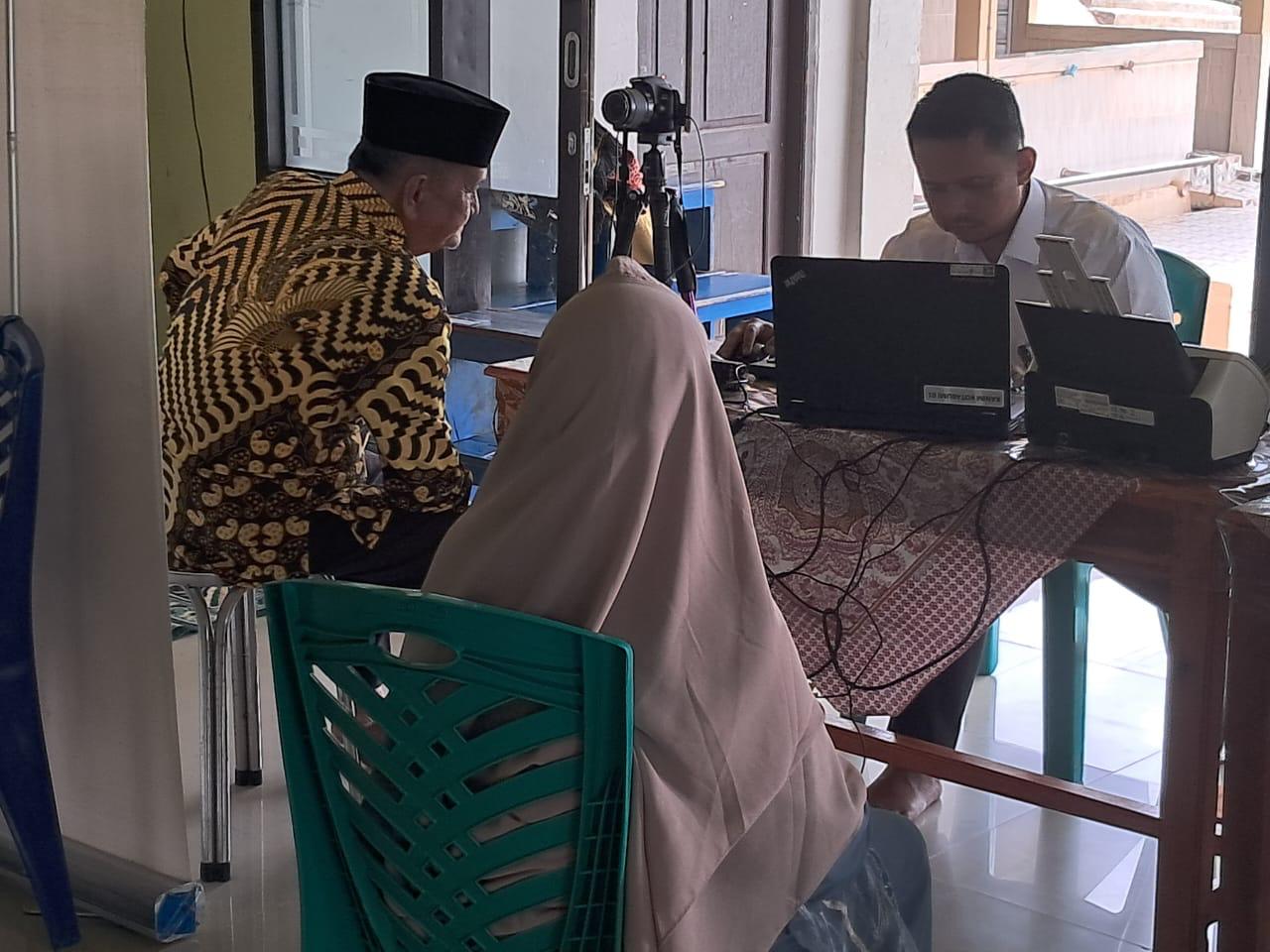 45 Calon Jamaah Haji di Lampung Barat Dilayani Oleh Kanim Kotabumi Lewat Eazy Paspor