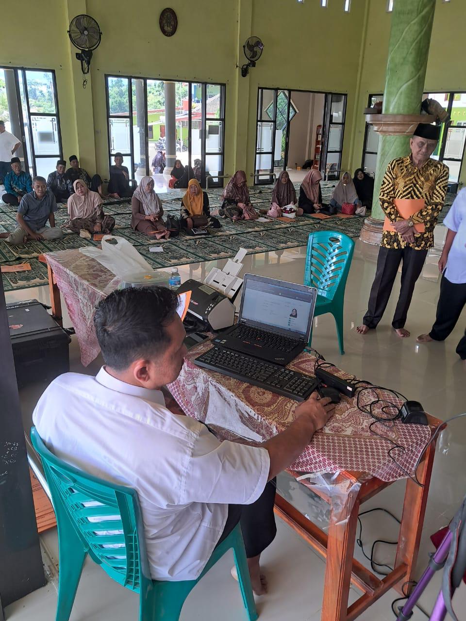 45 Calon Jamaah Haji di Lampung Barat Dilayani Oleh Kanim Kotabumi Lewat Eazy Paspor
