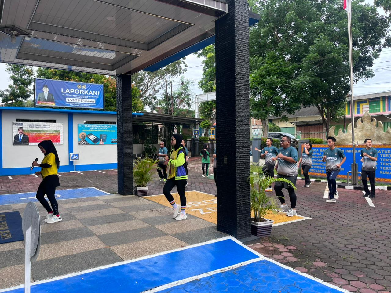Semangat Sehat, Semangat Melayani: Pegawai Imigrasi Kotabumi Gelar Senam Pagi