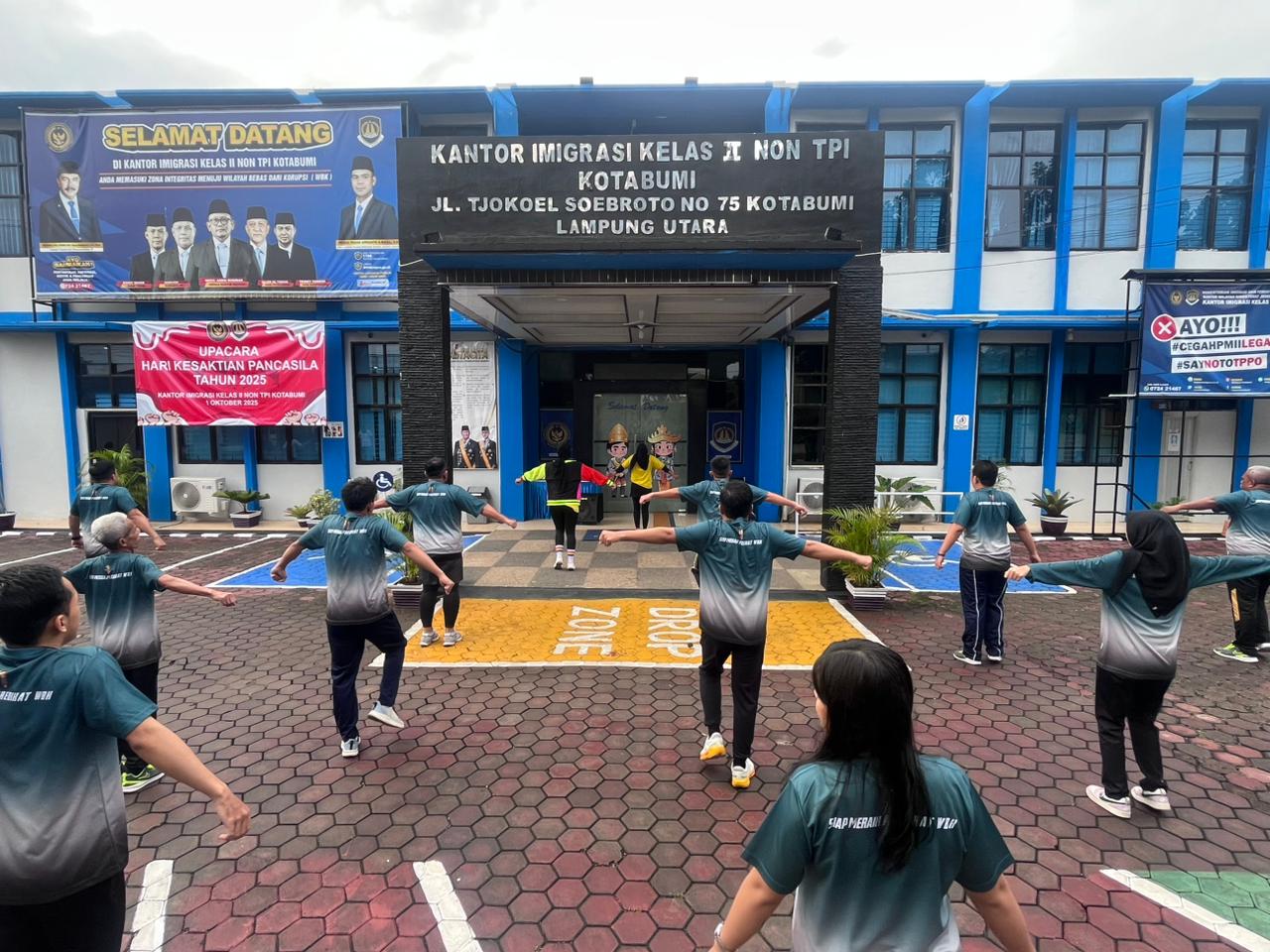 Semangat Sehat, Semangat Melayani: Pegawai Imigrasi Kotabumi Gelar Senam Pagi
