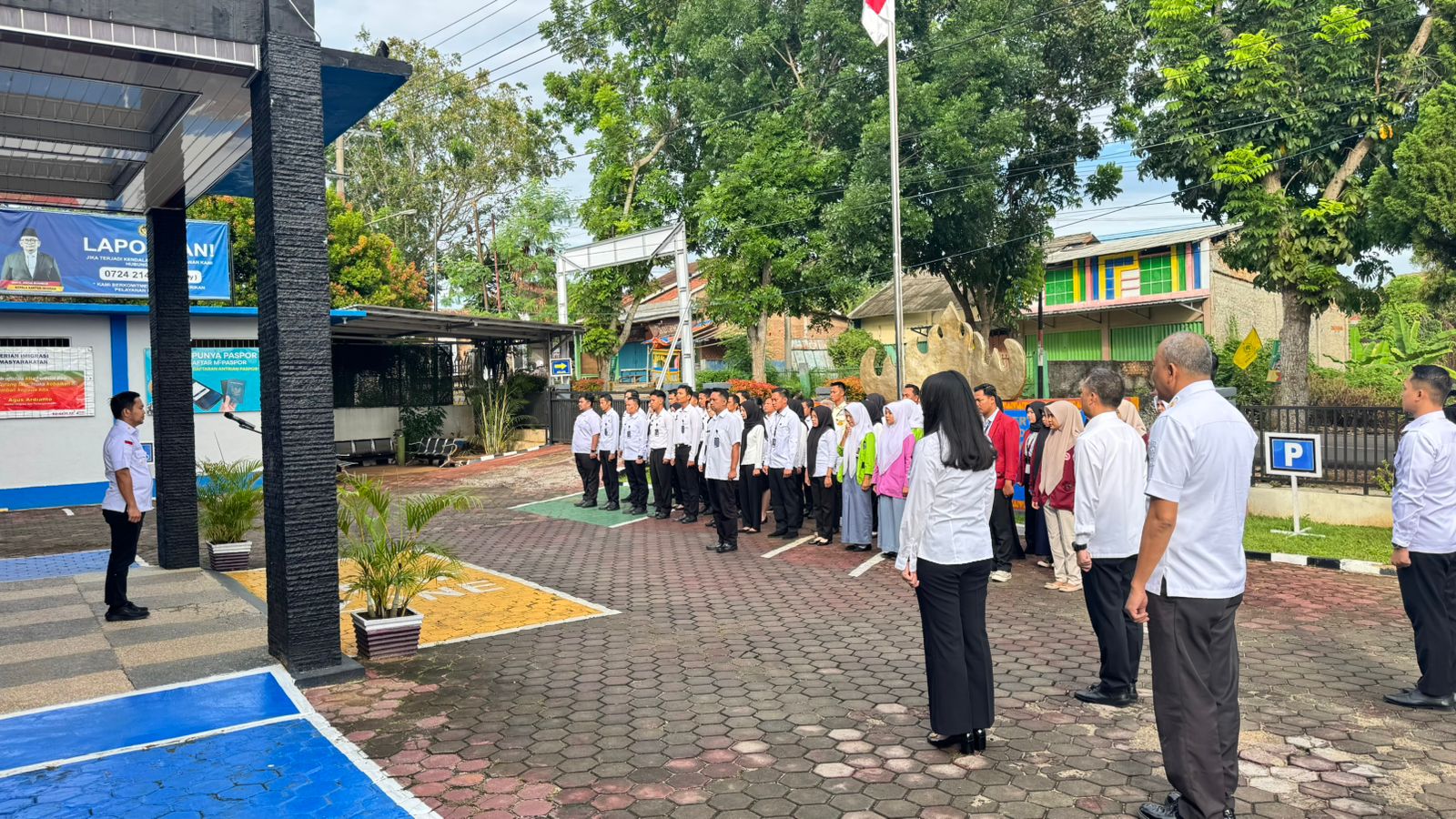Menumbuhkan Semangat Disiplin dan Kebersamaan Melalui Apel Pagi Imigrasi Kotabumi