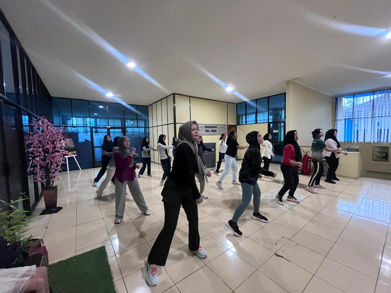Zumba Bersama, Imigrasi Kotabumi dan DWP Jaga Semangat Sehat dan Kebersamaan